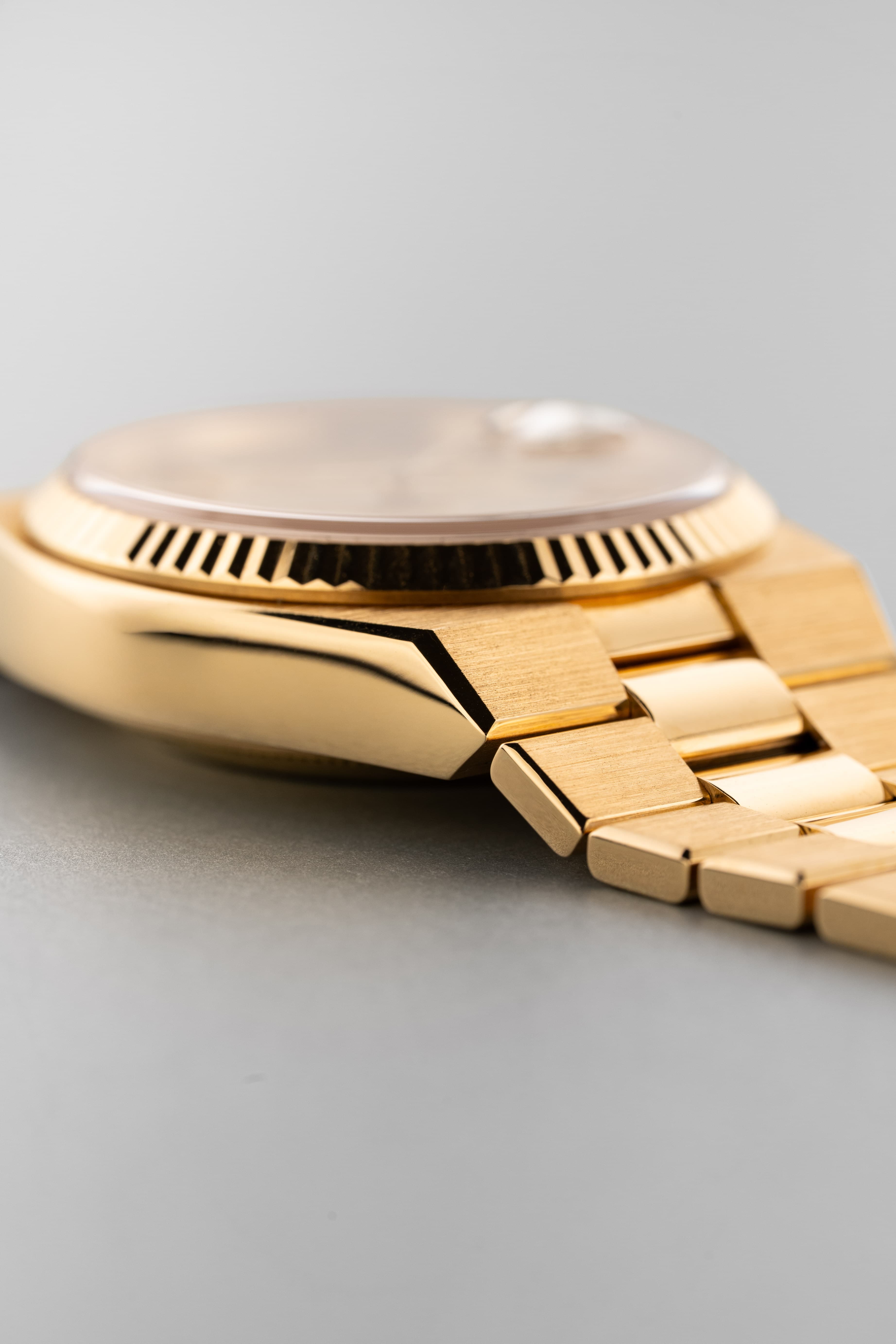 TZBB Rolex Day-Date Oysterquartz réf. 19018 en or jaune de 1979 – Excellent état - Left side