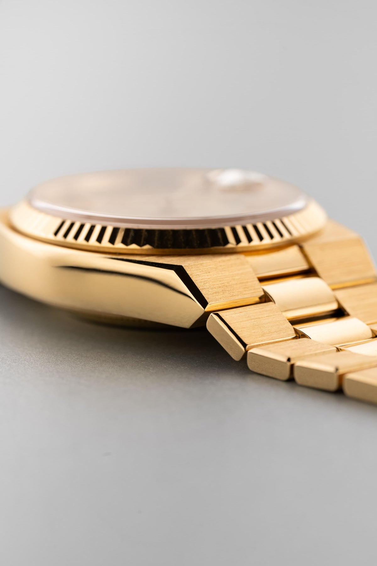 TZBB Rolex Day-Date Oysterquartz réf. 19018 en or jaune de 1979 – Excellent état - Left side