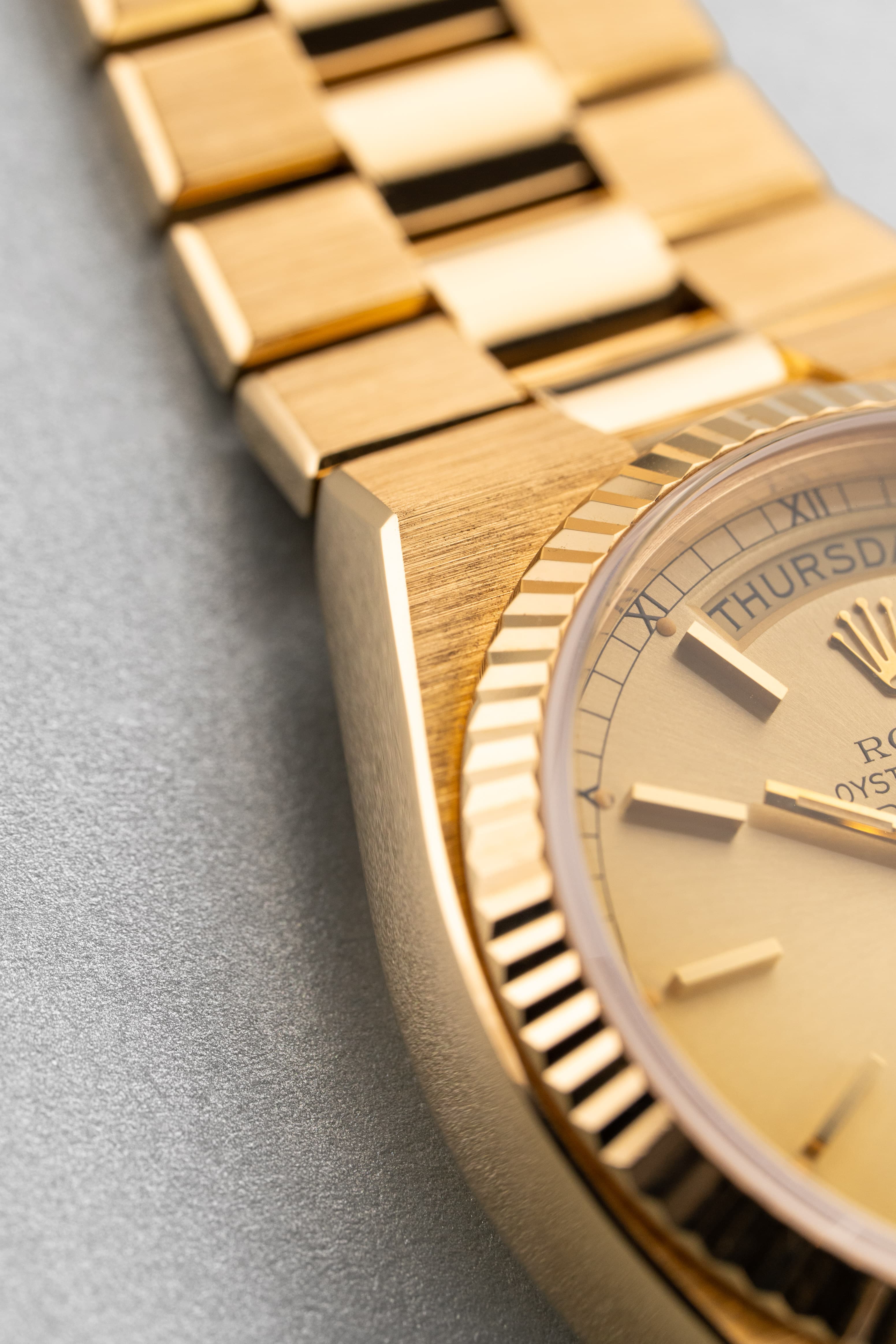 TZBB Rolex Day-Date Oysterquartz réf. 19018 en or jaune de 1979 – Excellent état - Left side