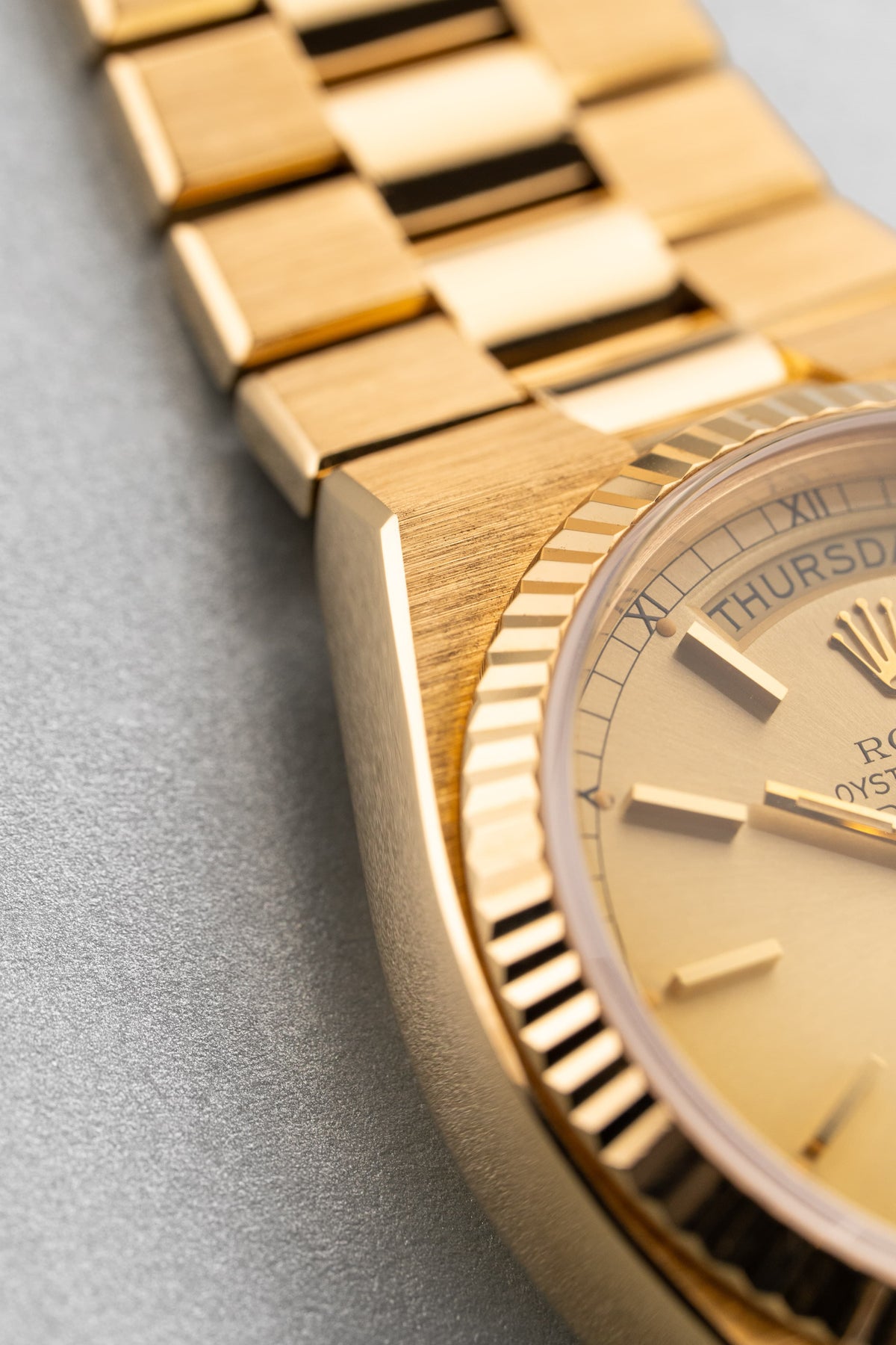 TZBB Rolex Day-Date Oysterquartz réf. 19018 en or jaune de 1979 – Excellent état - Left side