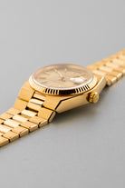 TZBB Rolex Day-Date Oysterquartz réf. 19018 en or jaune de 1979 – Excellent état - Right side