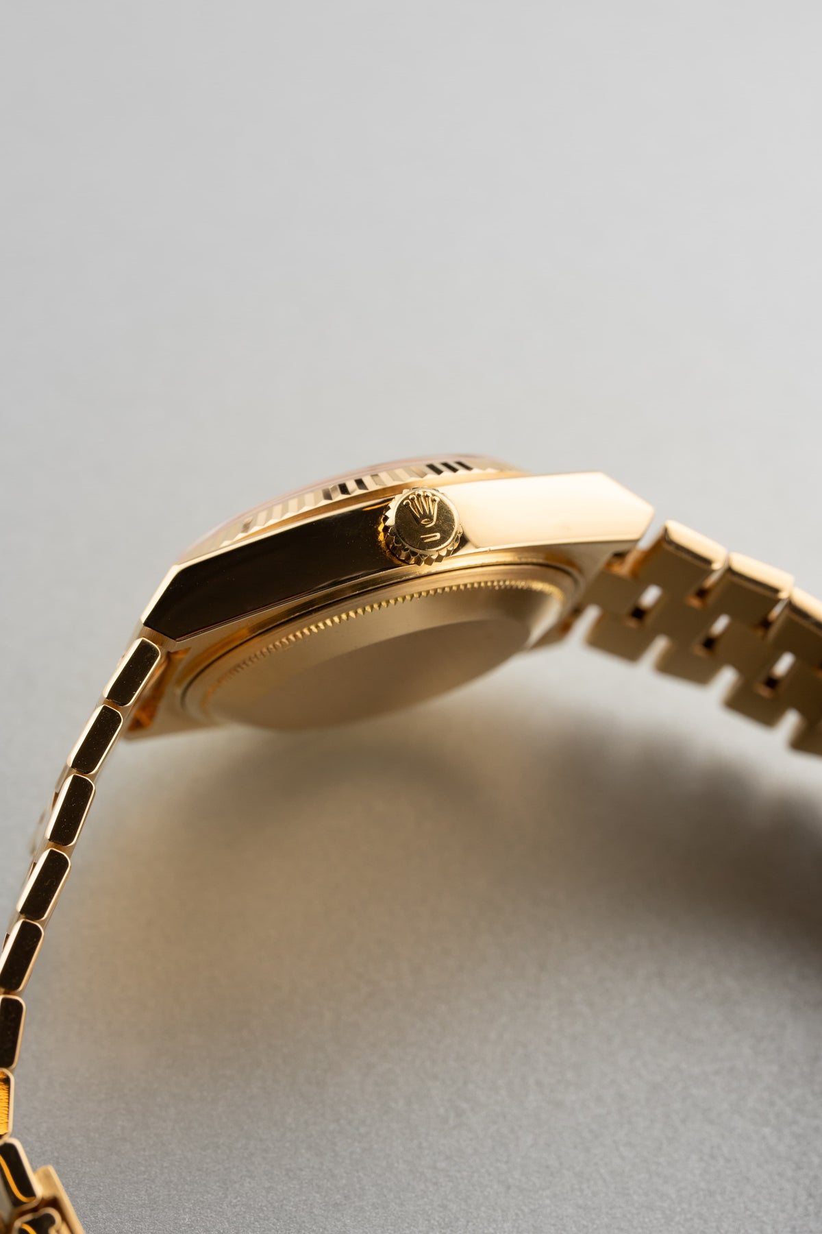 TZBB Rolex Day-Date Oysterquartz réf. 19018 en or jaune de 1979 – Excellent état - Right side
