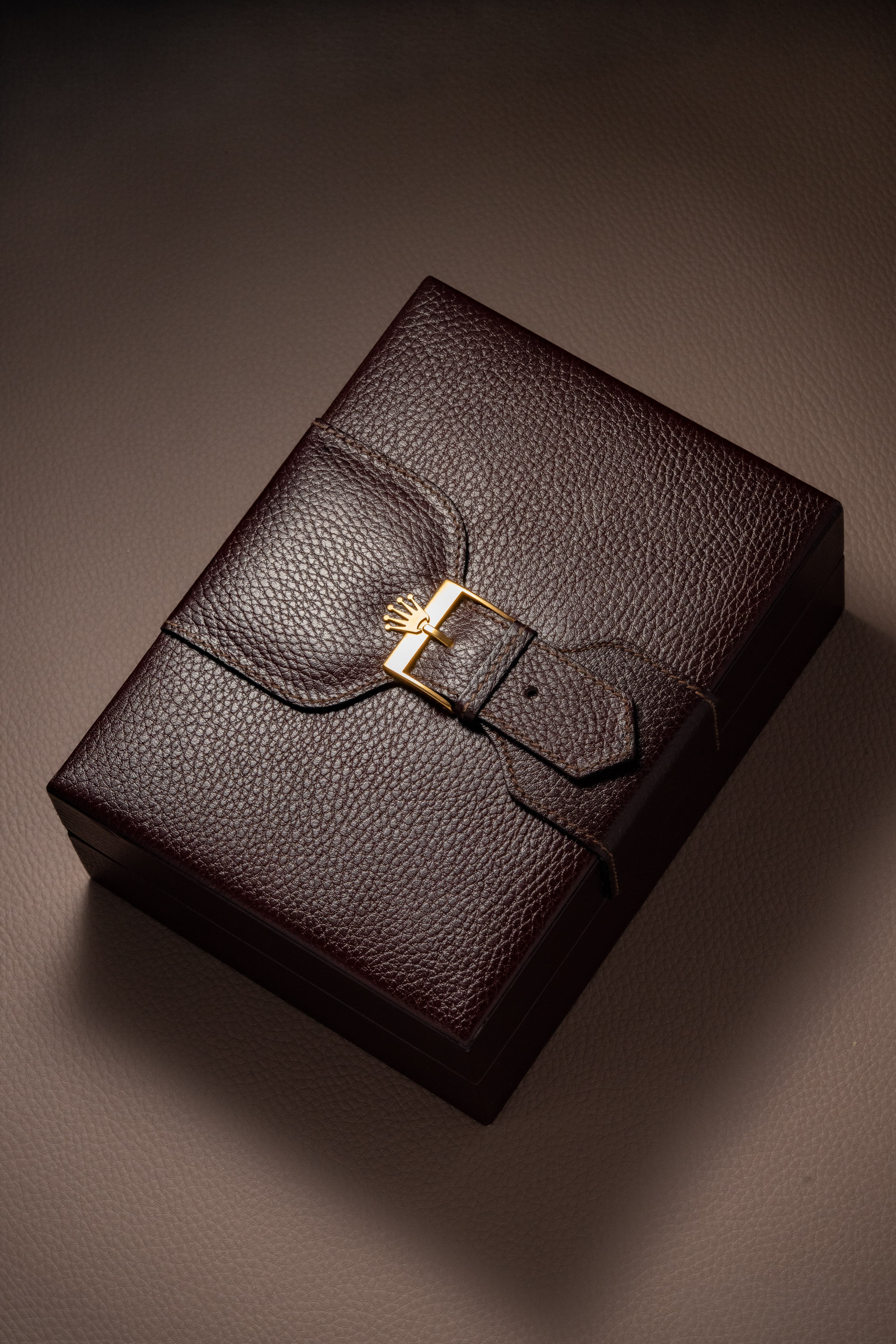 U5YK Superbe Rolex Day-Date réf. 18238 « Cadran Lavande/Violet » de 1989 – Full Set - Box