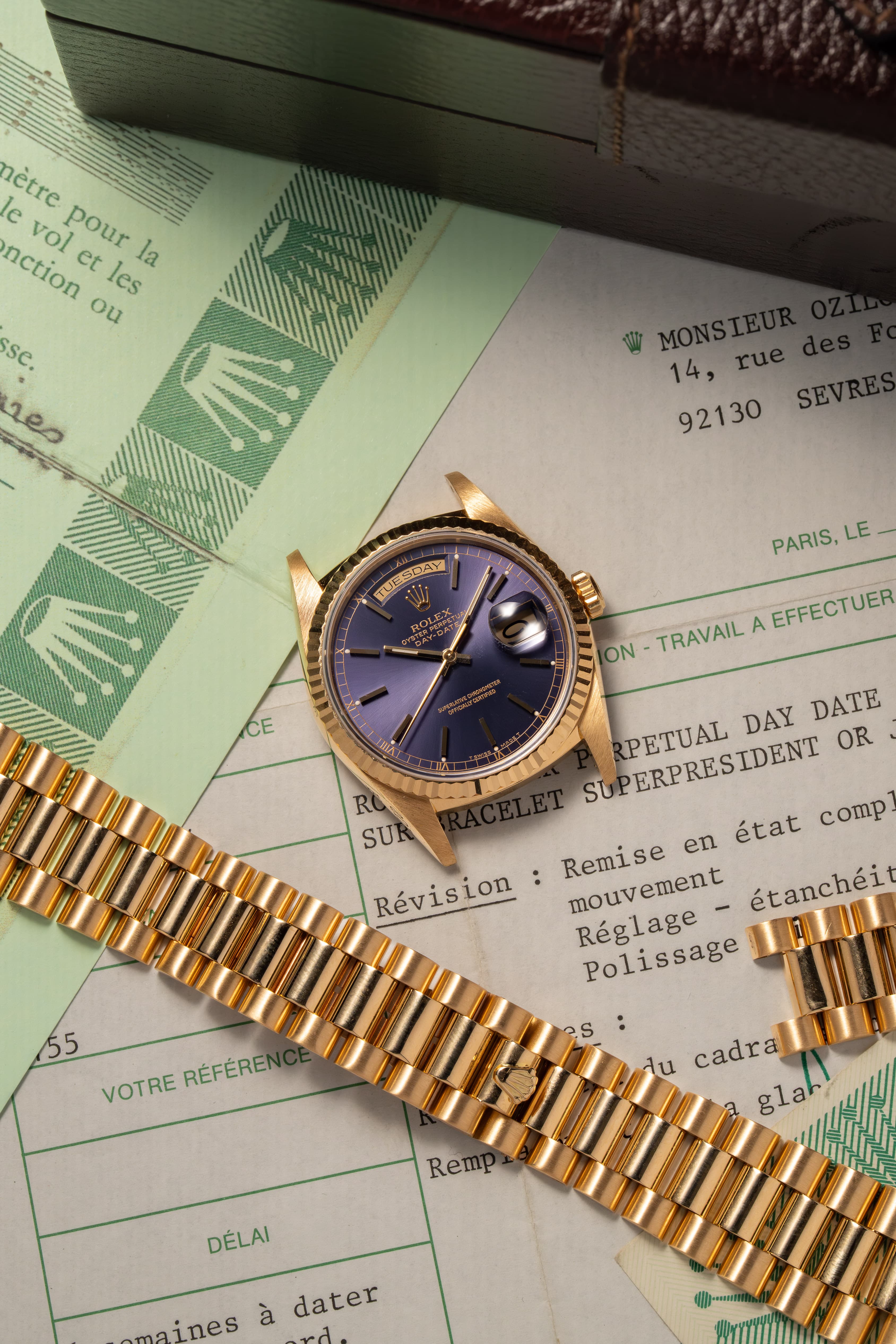 U5YK Superbe Rolex Day-Date réf. 18238 « Cadran Lavande/Violet » de 1989 – Full Set - Set