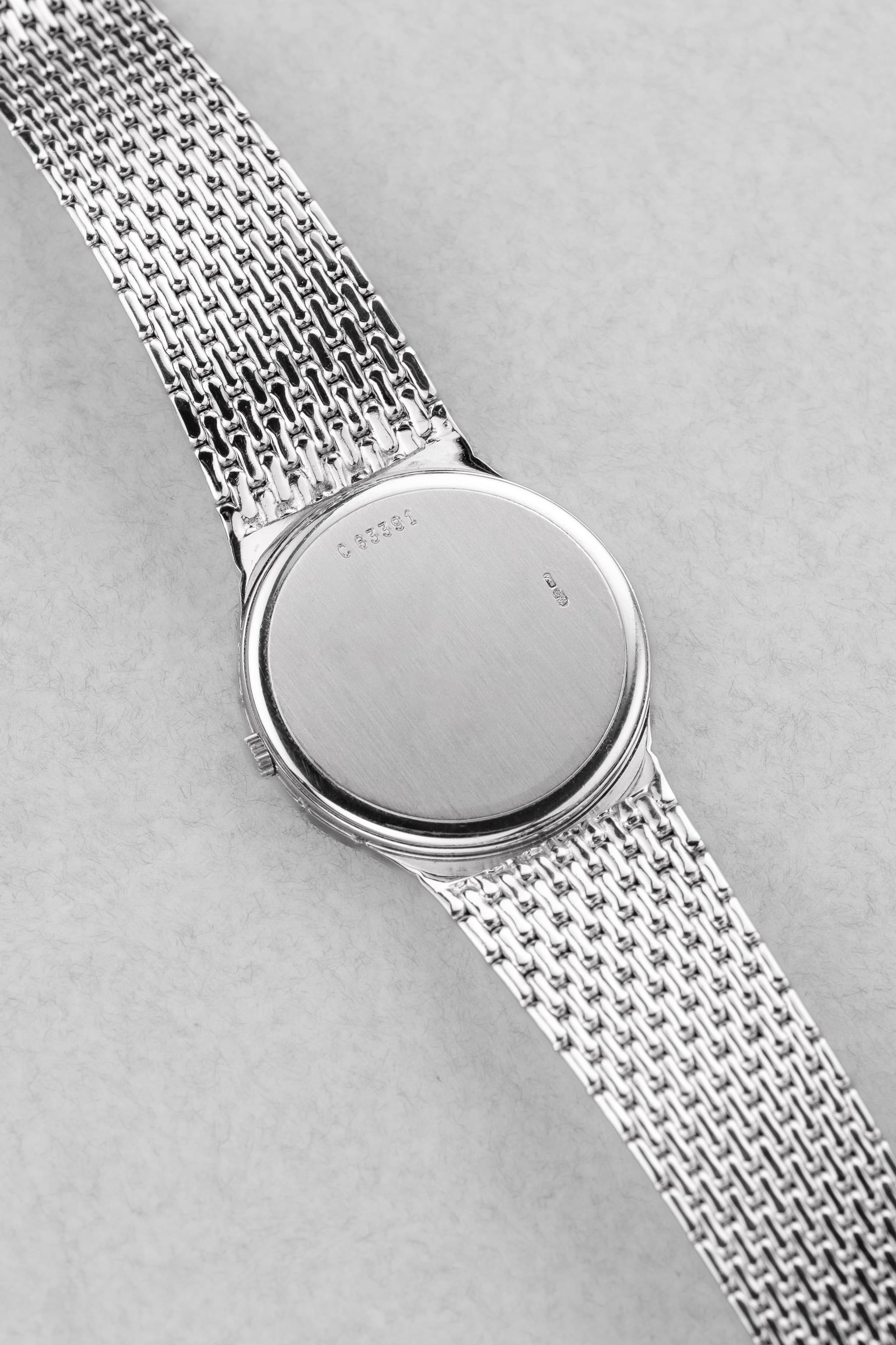 UGR5 Audemars Piguet « Cobra Ronde » en or blanc et diamants, bracelet intégré, de 1989 - Back