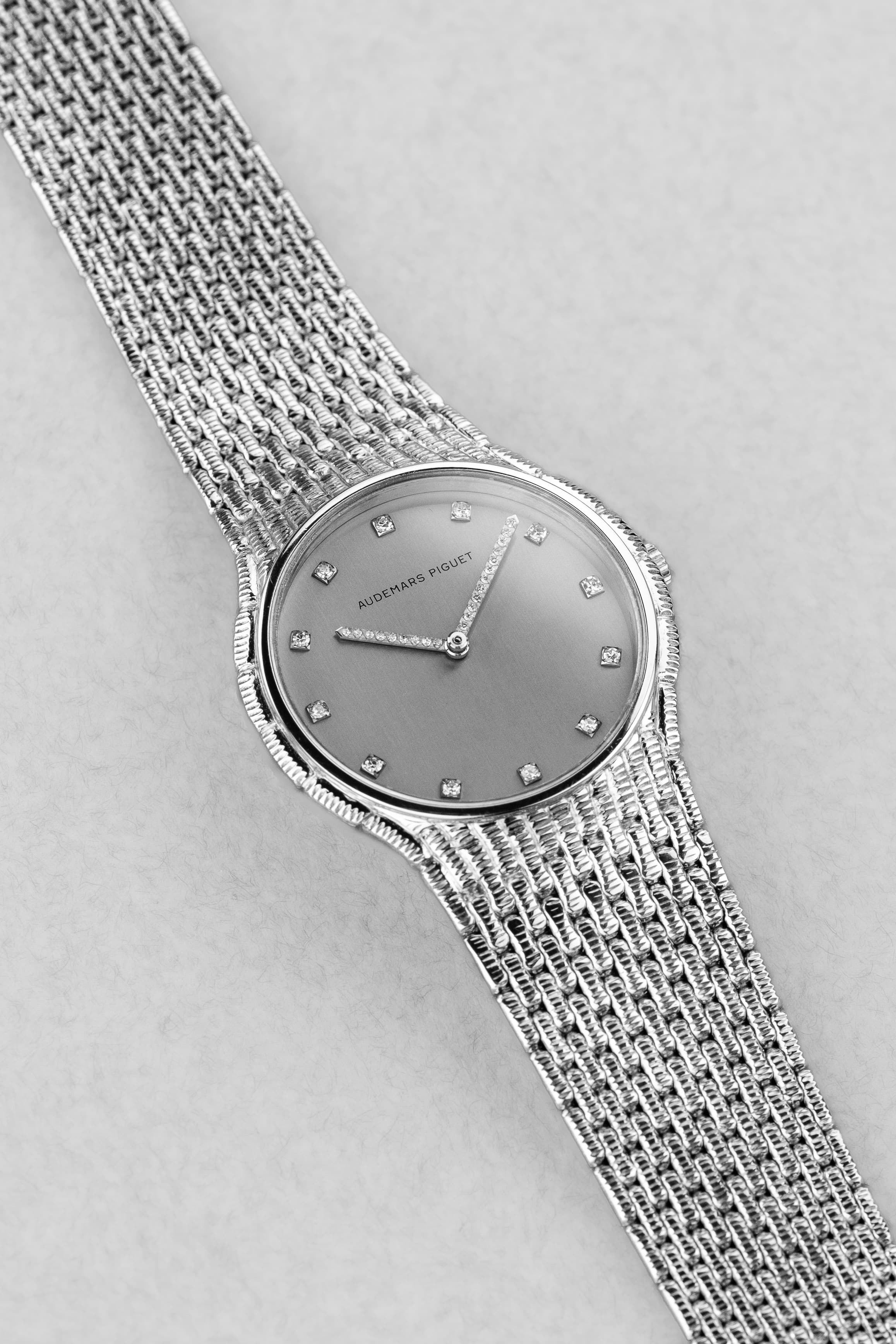 UGR5 Audemars Piguet « Cobra Ronde » en or blanc et diamants, bracelet intégré, de 1989 - Dial