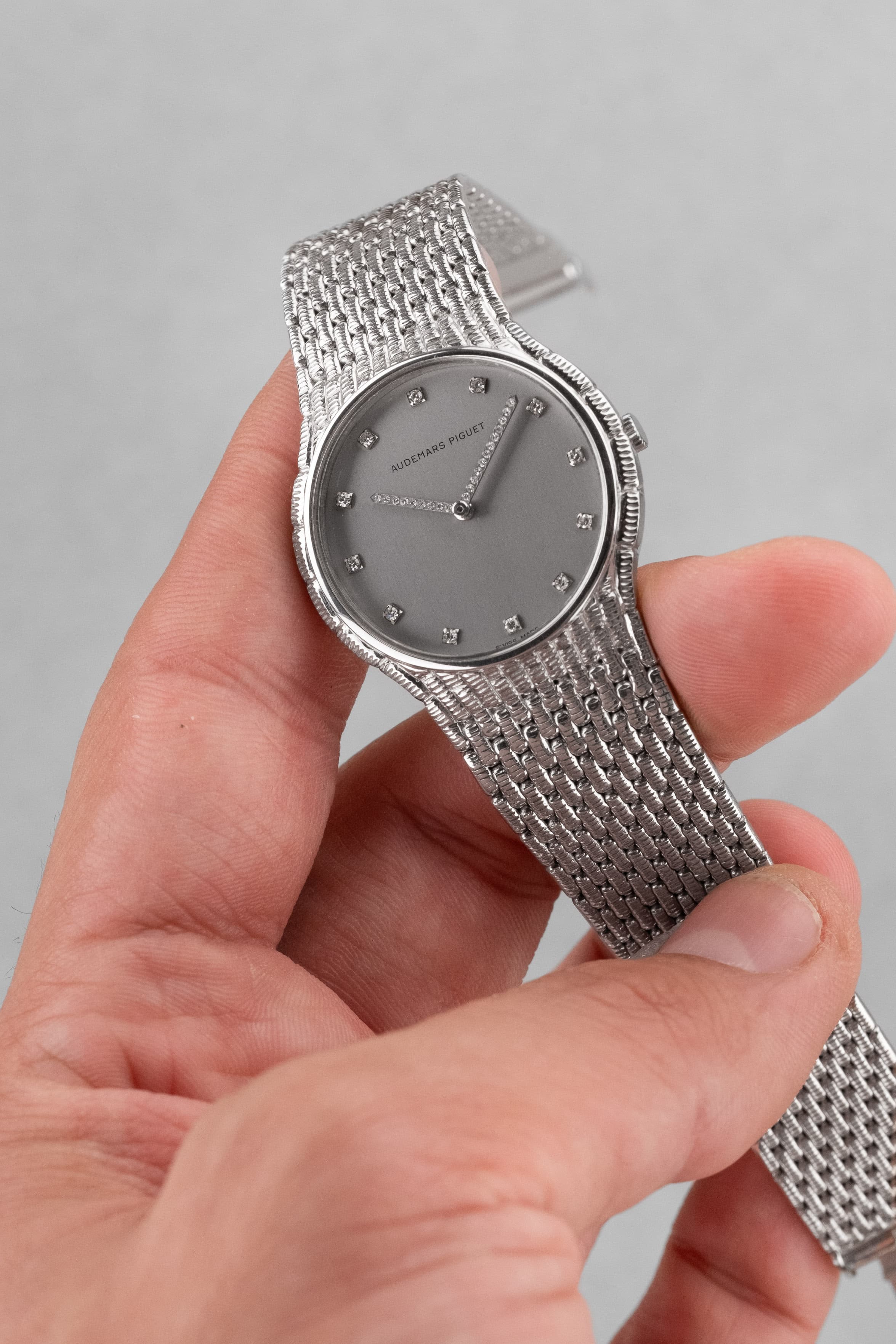 UGR5 Audemars Piguet « Cobra Ronde » en or blanc et diamants, bracelet intégré, de 1989 - Overview