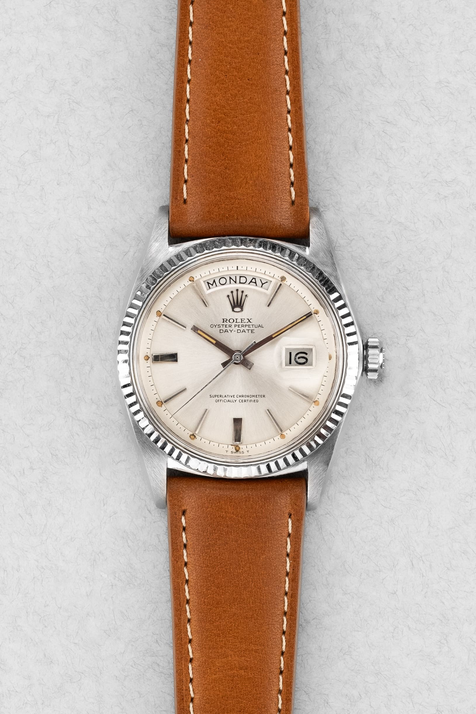 UJ7Q Rolex Day-Date 1803 en or blanc de 1968 – Cadran « Doorstop » - Front