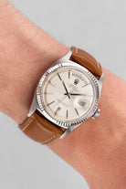 UJ7Q Rolex Day-Date 1803 en or blanc de 1968 – Cadran « Doorstop » - Wristshot