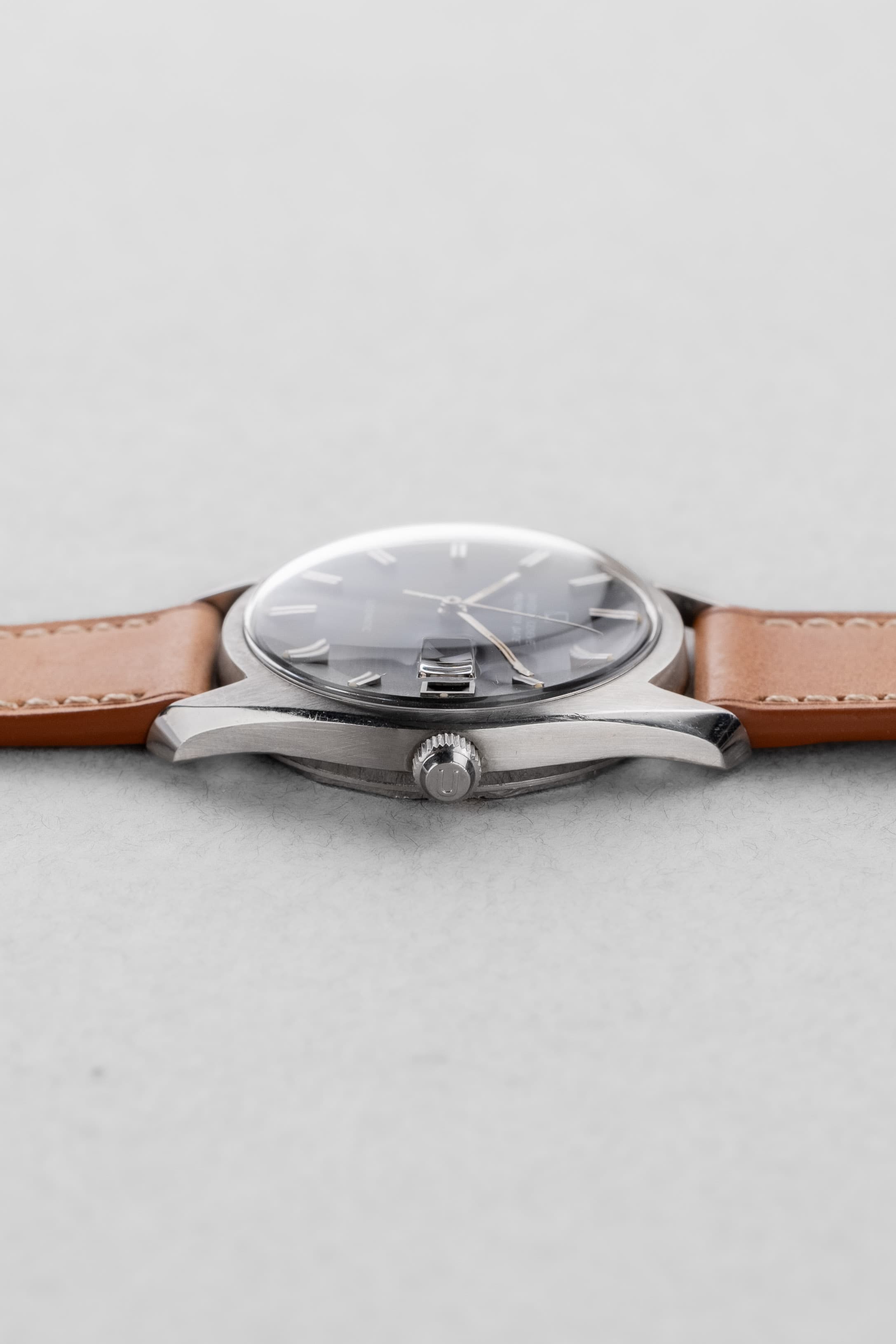 UQWJ Universal Genève Polerouter Date Micro-Rotor ref. 869115/06 — 1966-1967년 - 우측
