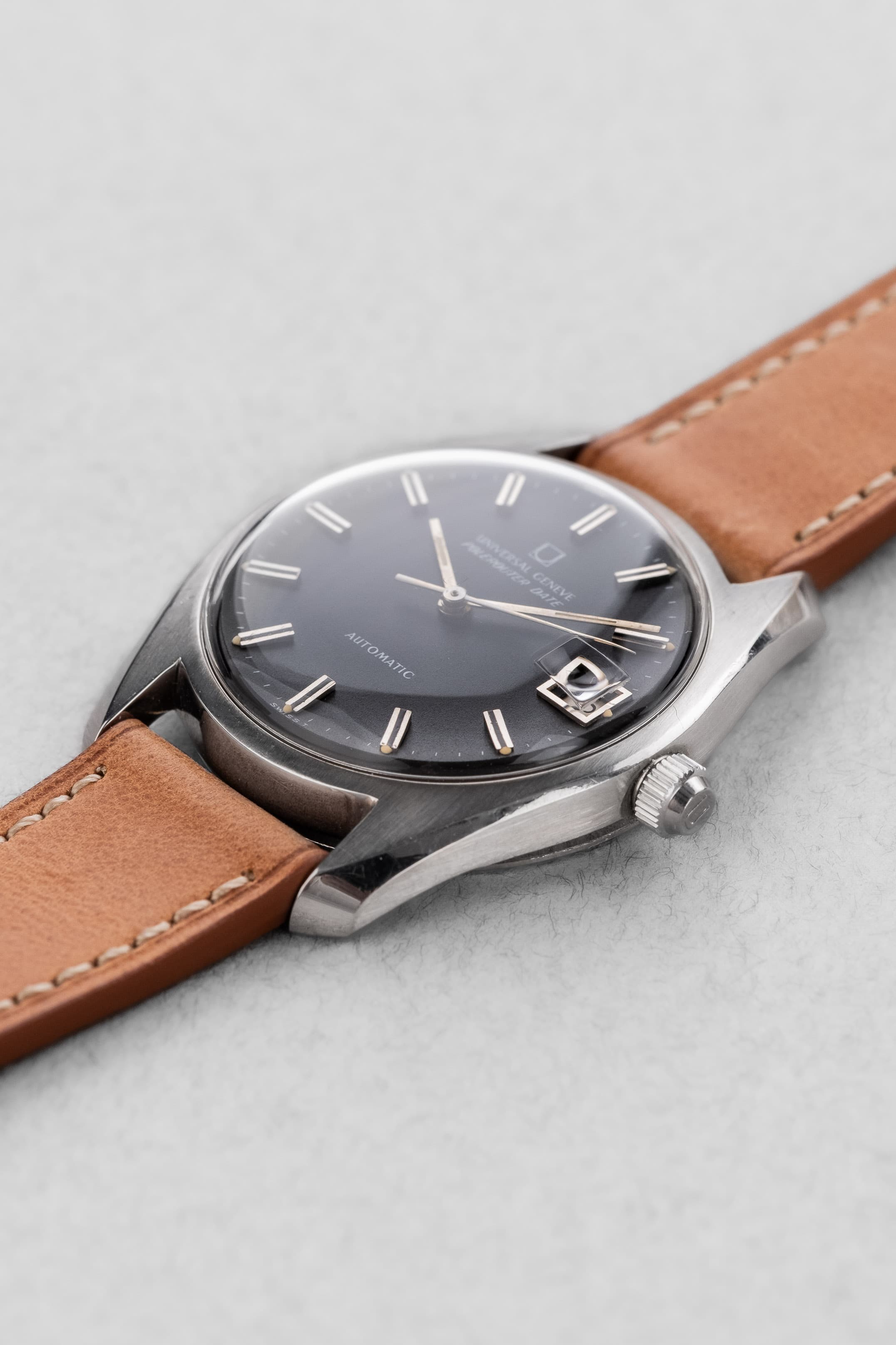 UQWJ Universal Genève Polerouter Date Micro-Rotor ref. 869115/06 — 1966-1967년 - 4분의 3 각도