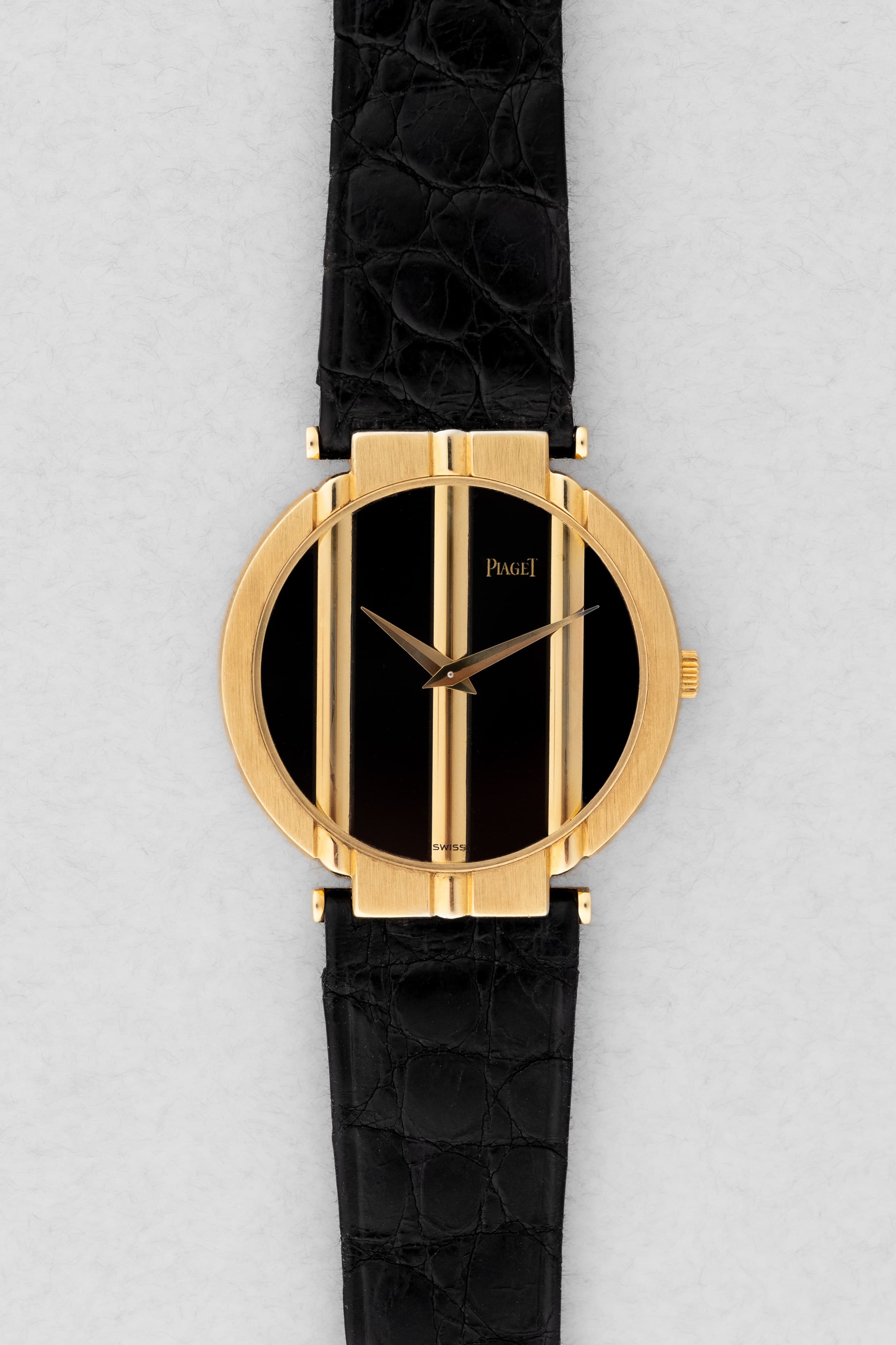 UQYY Piaget Polo « Medium » de 1ère génération en or jaune et cadran en Onyx noir, réf. 8673, circa 1980 - Front