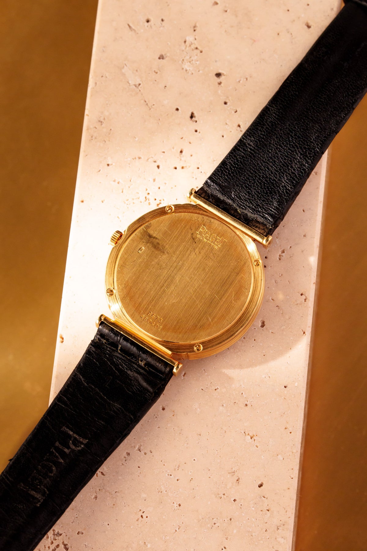 UQYY Piaget Polo 「Medium」 イエローゴールド製、ブラックオニキスダイヤル、ref. 8673、1980年頃 - 背面