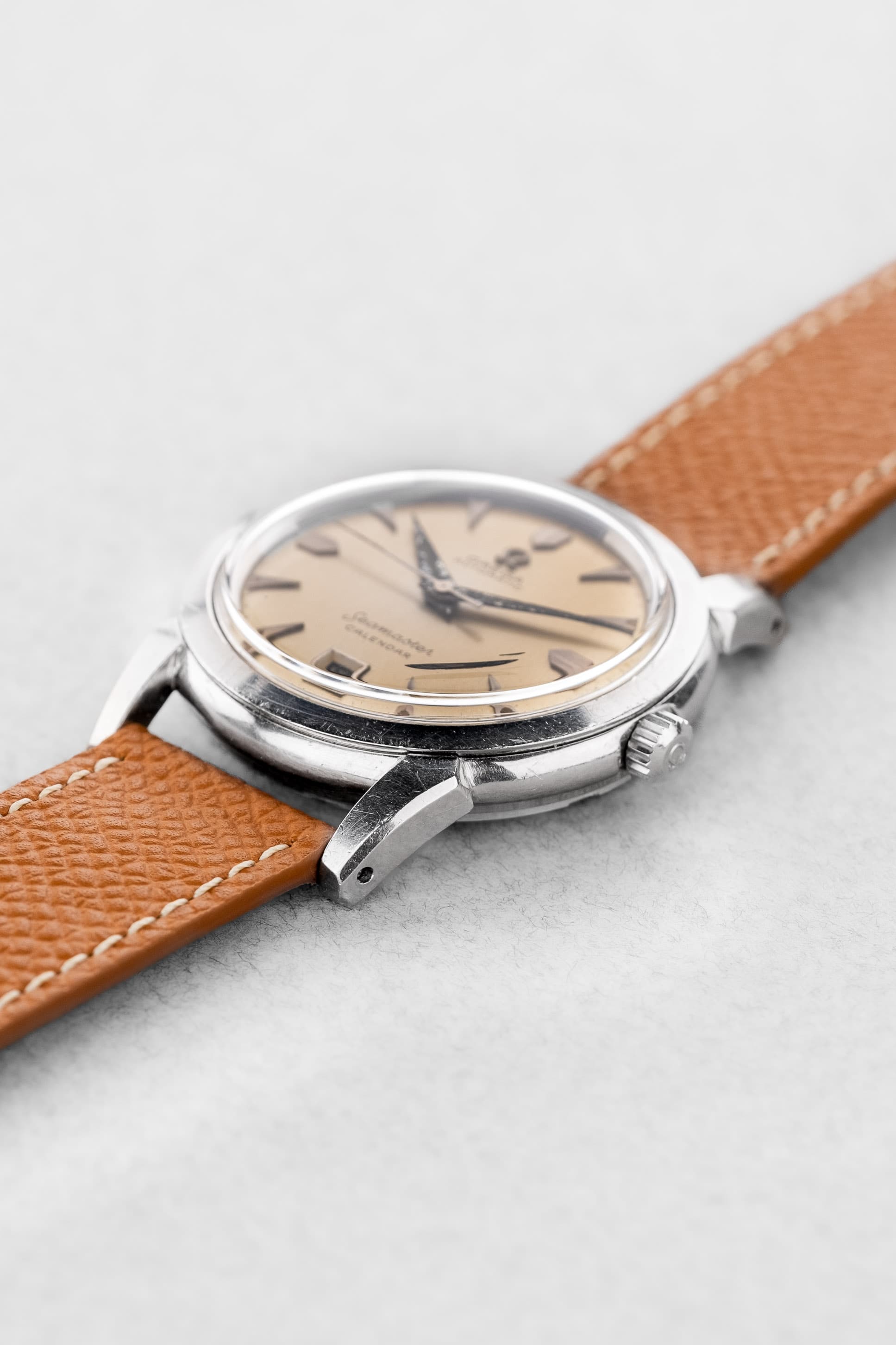 VUNG Superbe Omega Seamaster Calendar réf. 2627-5 SC de 1ère génération, produite en 1952 - Feature