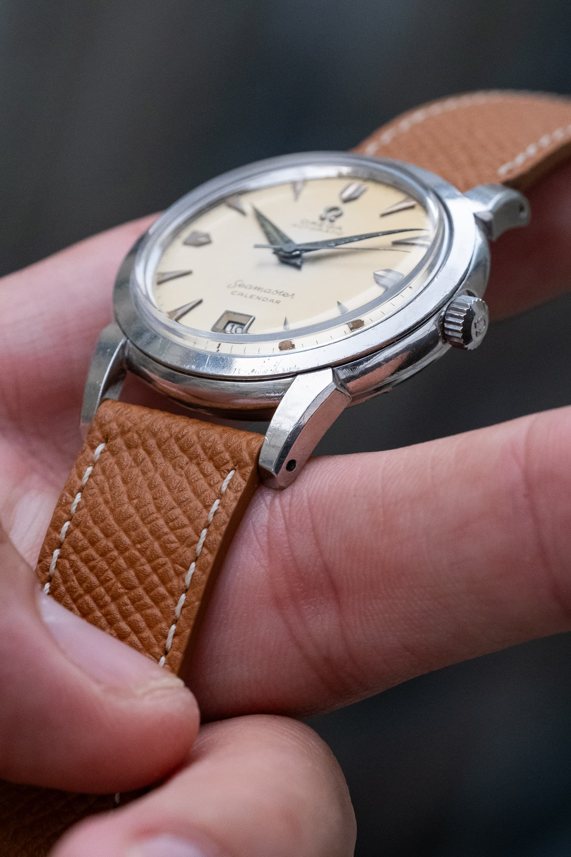 VUNG Superbe Omega Seamaster Calendar réf. 2627-5 SC de 1ère génération, produite en 1952 - Feature