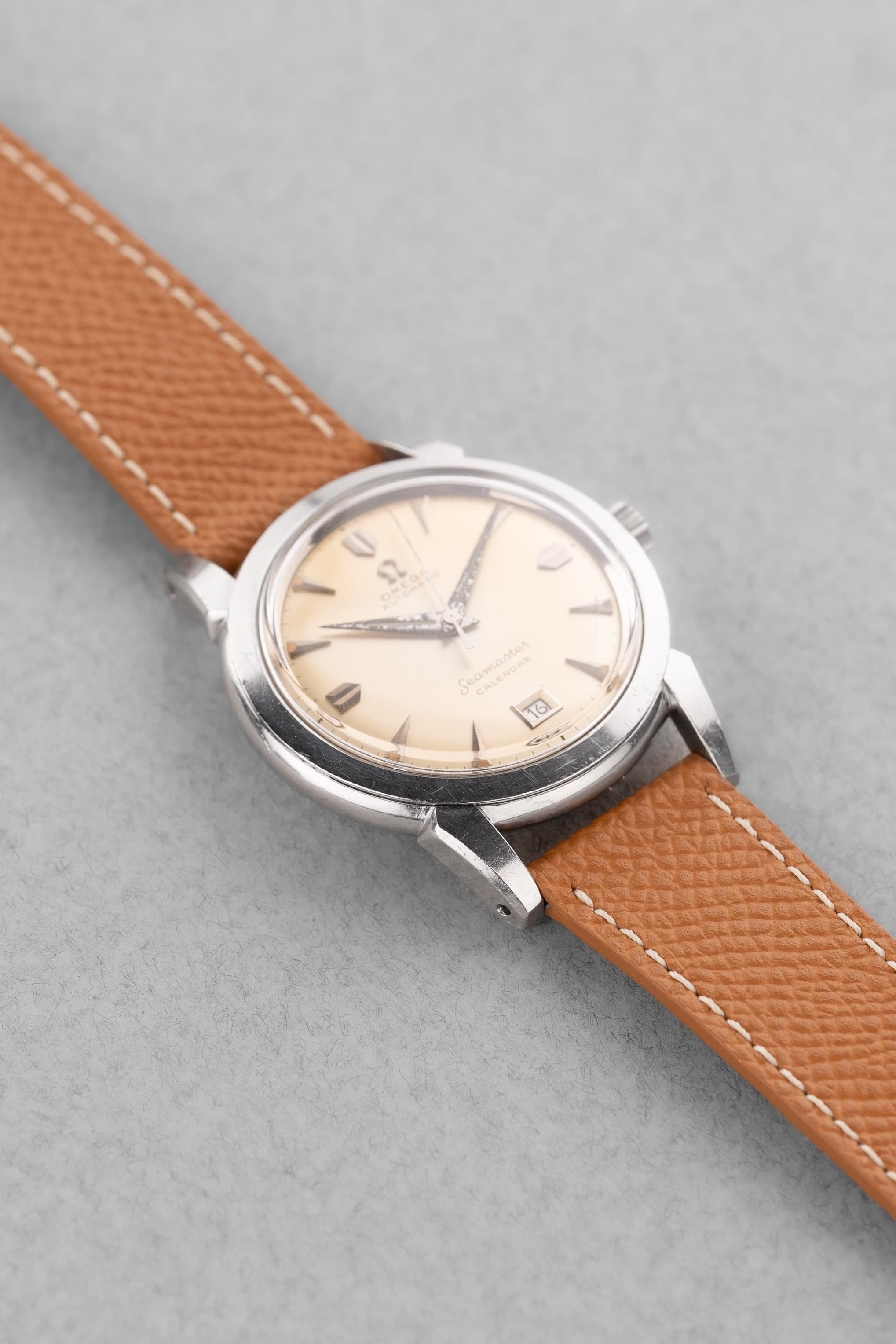 VUNG Superbe Omega Seamaster Calendar réf. 2627-5 SC de 1ère génération, produite en 1952 - Left side