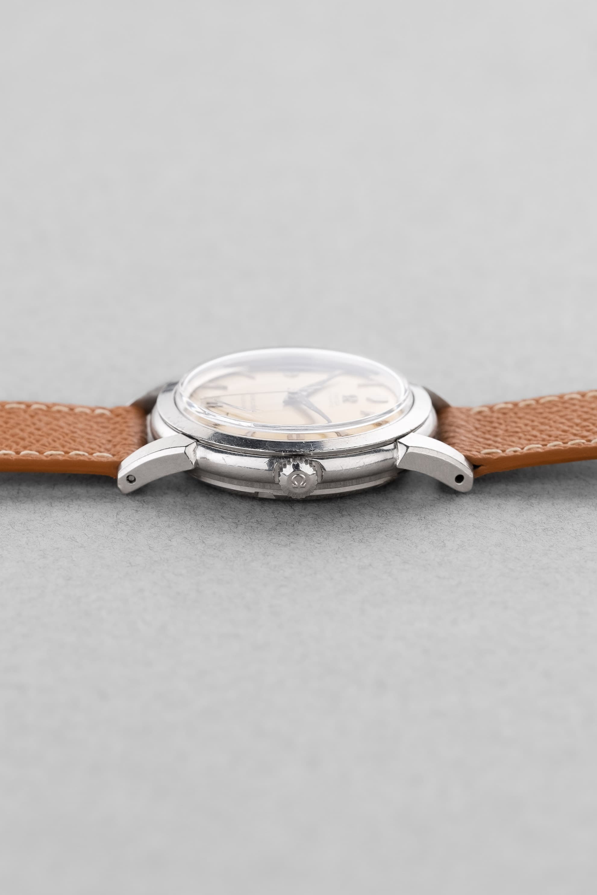 VUNG Superbe Omega Seamaster Calendar réf. 2627-5 SC de 1ère génération, produite en 1952 - Right side