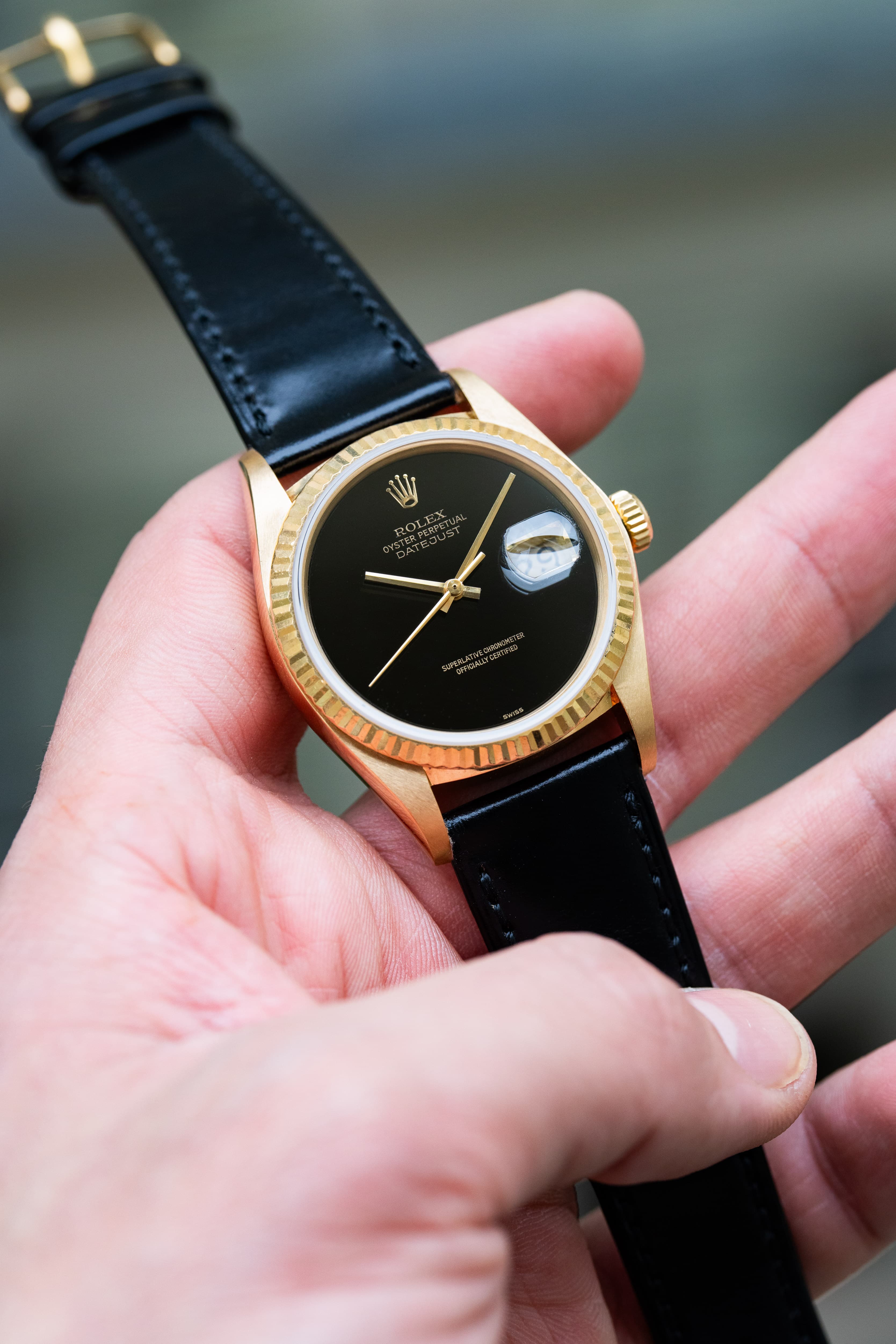 WJ8H Superba Rolex Datejust ref. 16018 in oro giallo del 1983 – Quadrante Onyx «SWISS Only» - Lifestyle