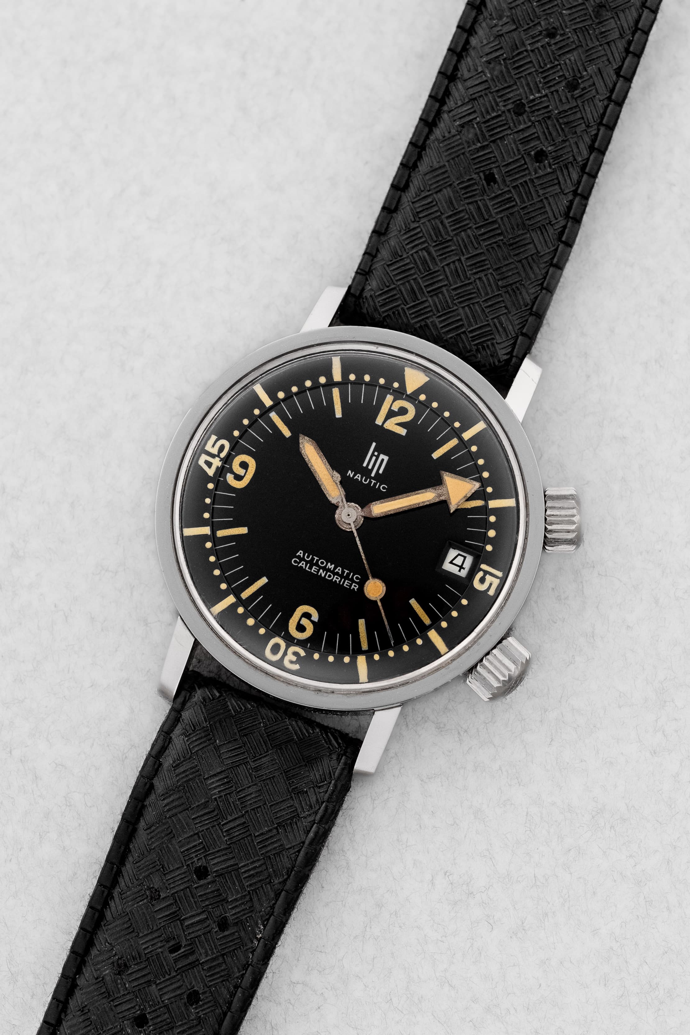 WKBP-AM Rare Lip Nautic Automatic Super-Compressor réf. 153-093 de 1965 – Parfait état - Three Quarters