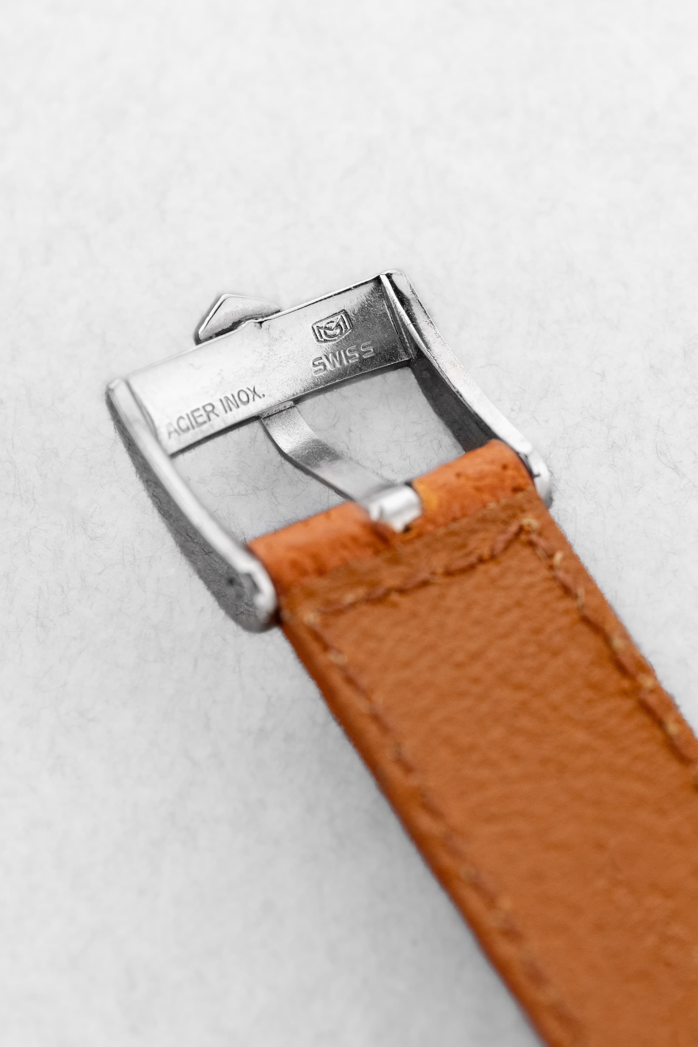 WYC6 Superbe Universal Genève Polerouter Date Micro-Rotor réf. 869113/04 de 196 - Buckle Inside