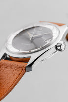 WYC6 Superbe Universal Genève Polerouter Date Micro-Rotor réf. 869113/04 de 1965 - Feature