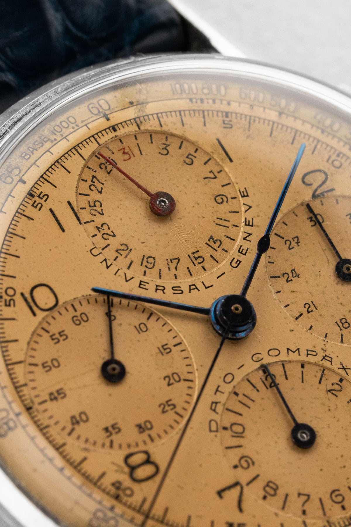 WZYF Rare Universal Genève Dato-Compax Chronograph Ref. 22530 “Jumbo” in Steel, circa 1942 – Never Polished - Dial