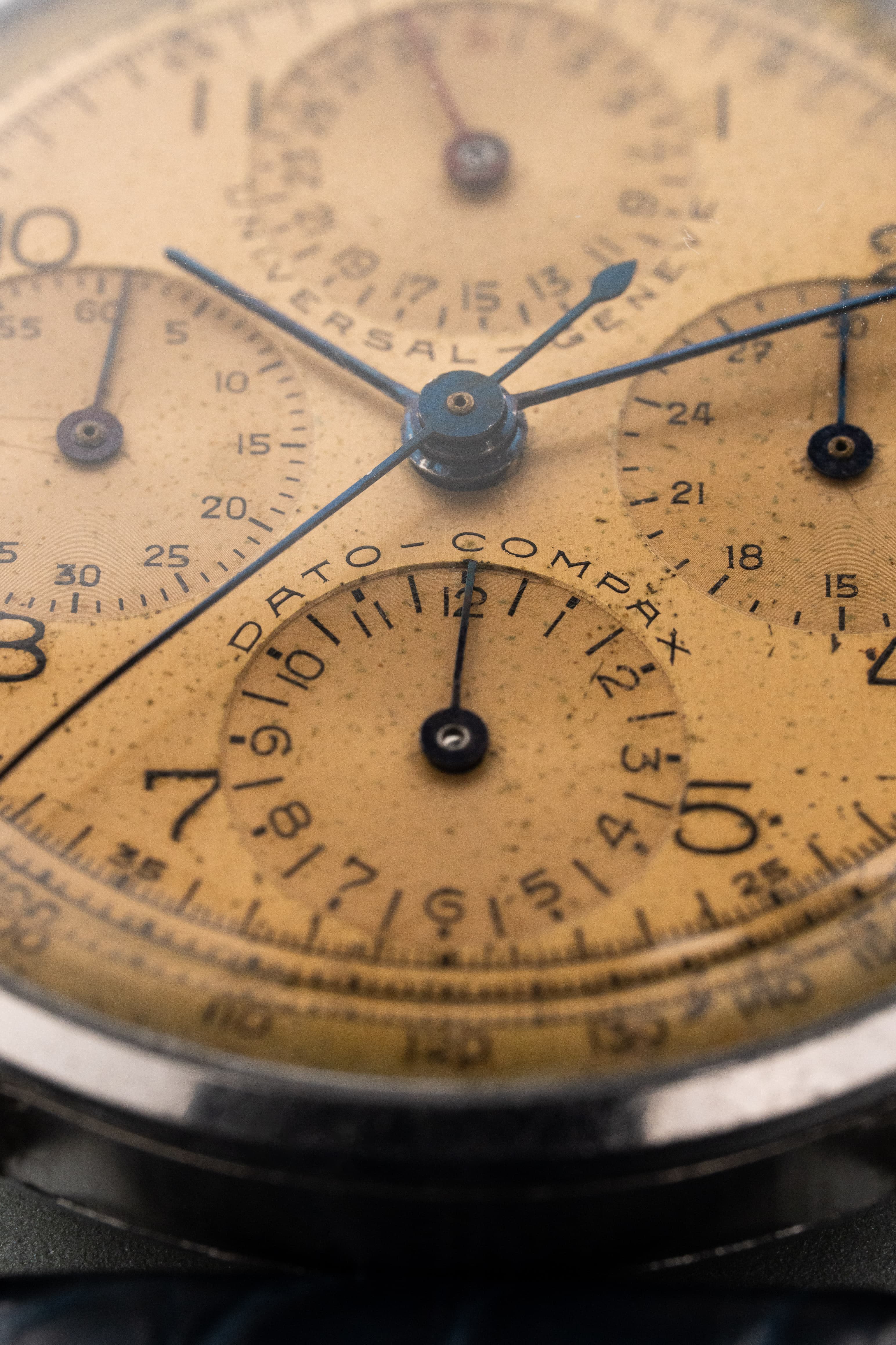 WZYF Rare chronographe Universal Genève Dato-Compax réf. 22530 « Jumbo » en acier, circa 1942 – Jamais poli - Dial
