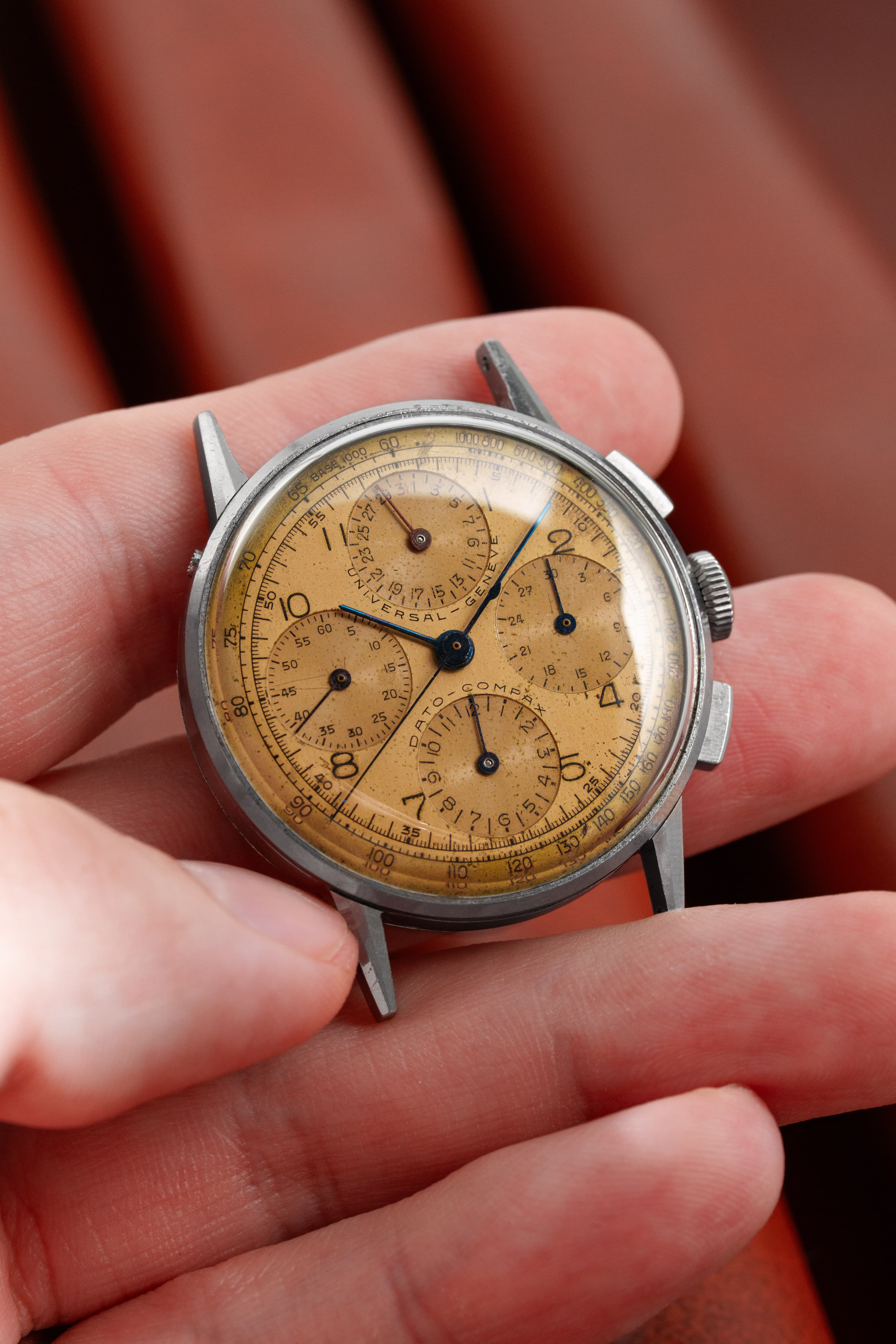WZYF Rare chronographe Universal Genève Dato-Compax réf. 22530 « Jumbo » en acier, circa 1942 – Jamais poli - Feature