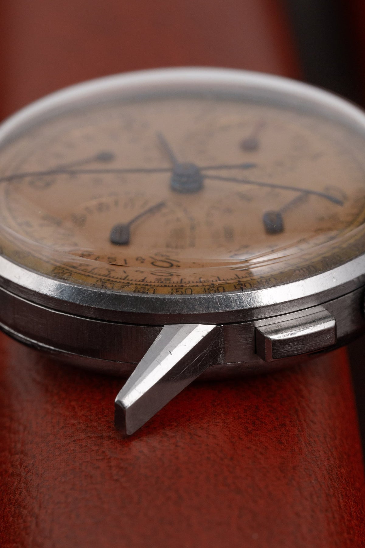 WZYF Rare Universal Genève Dato-Compax Chronograph Ref. 22530 “Jumbo” in Steel, circa 1942 – Never Polished - Right side