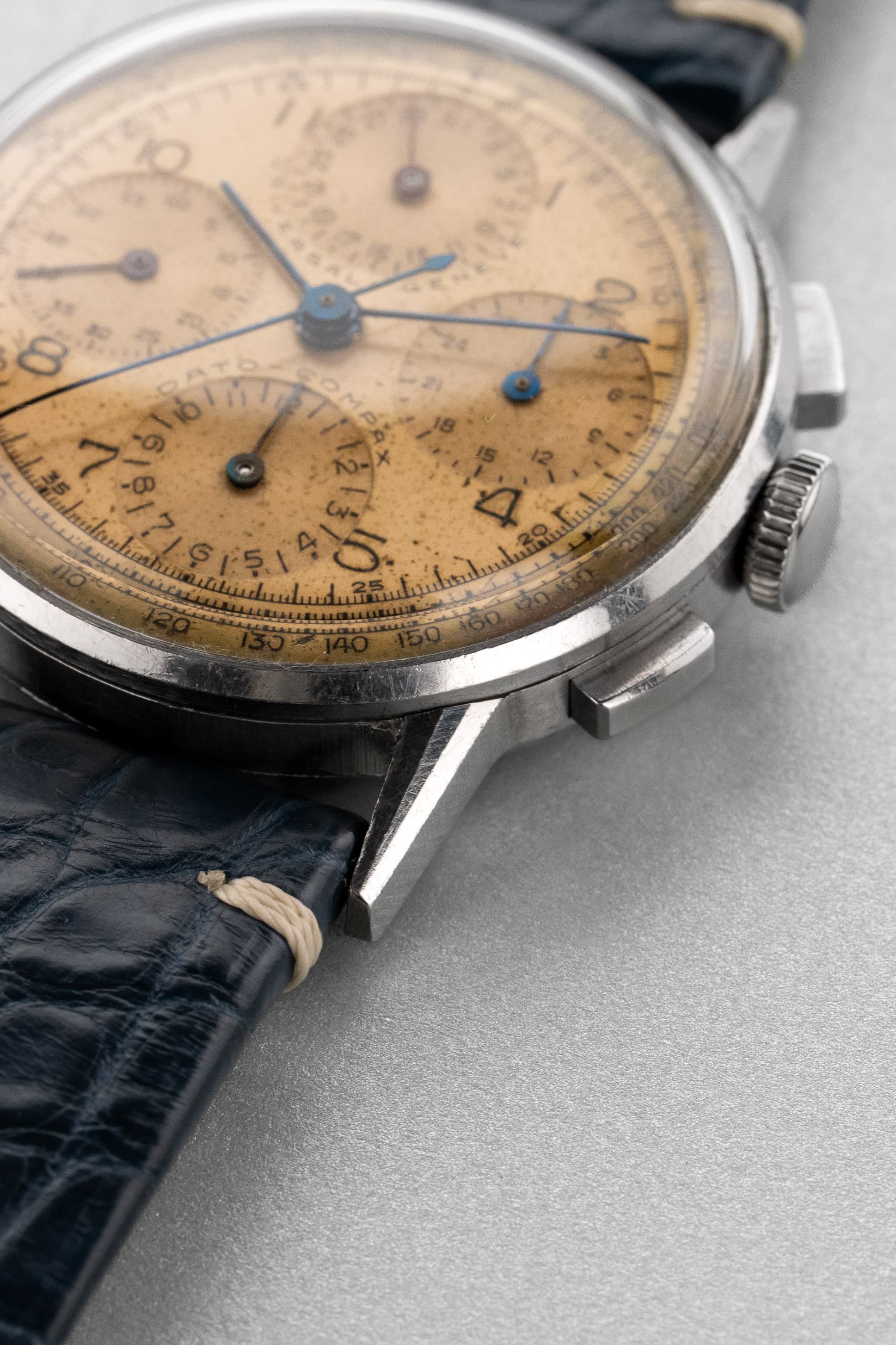 WZYF Rare chronographe Universal Genève Dato-Compax réf. 22530 « Jumbo » en acier, circa 1942 – Jamais poli - Right side