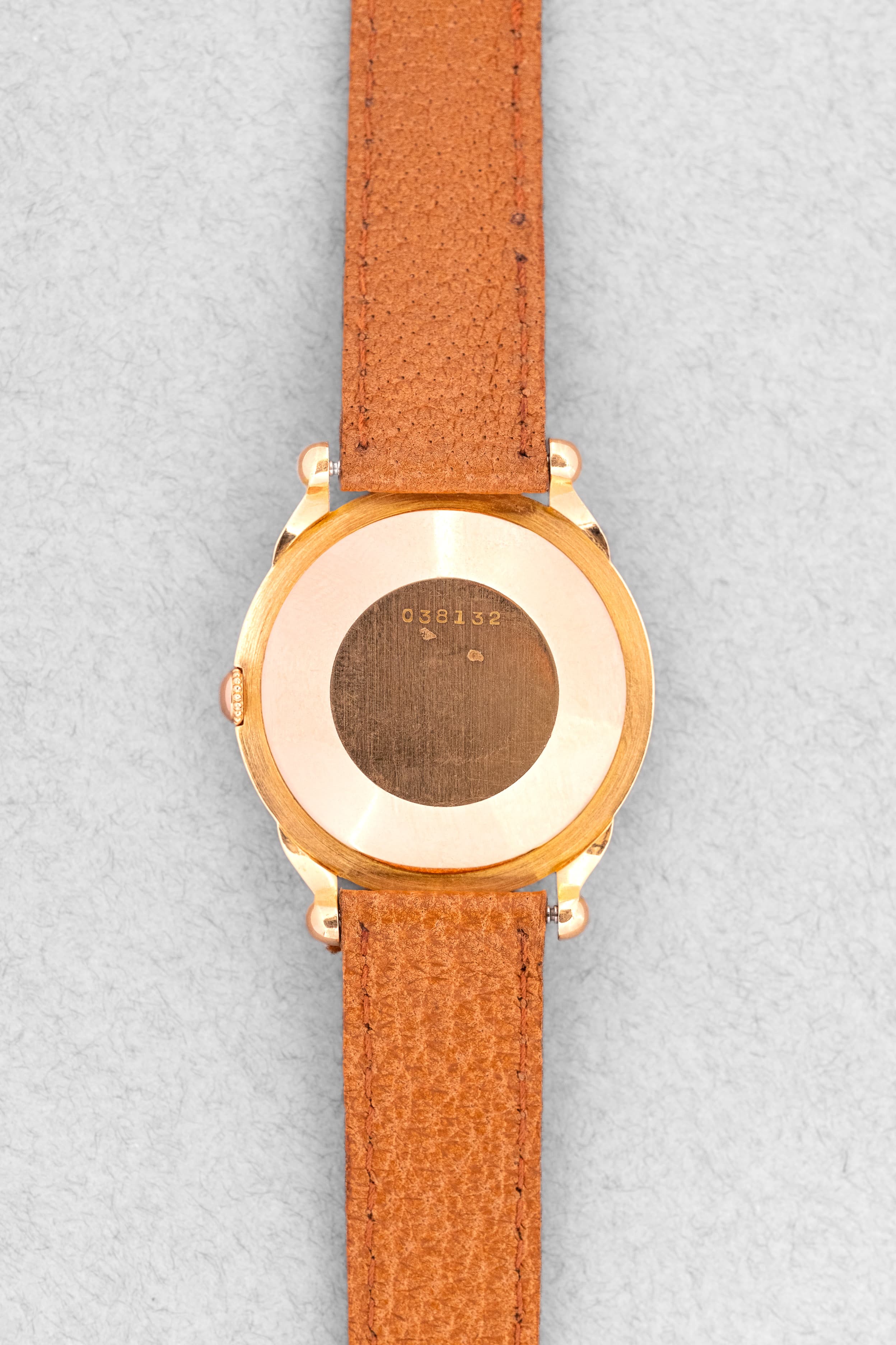 XLPL Superbe Vacheron & Constantin « Violin » en or rose, boîte française, cadran gravé-émaillé, circa 1949 - Back