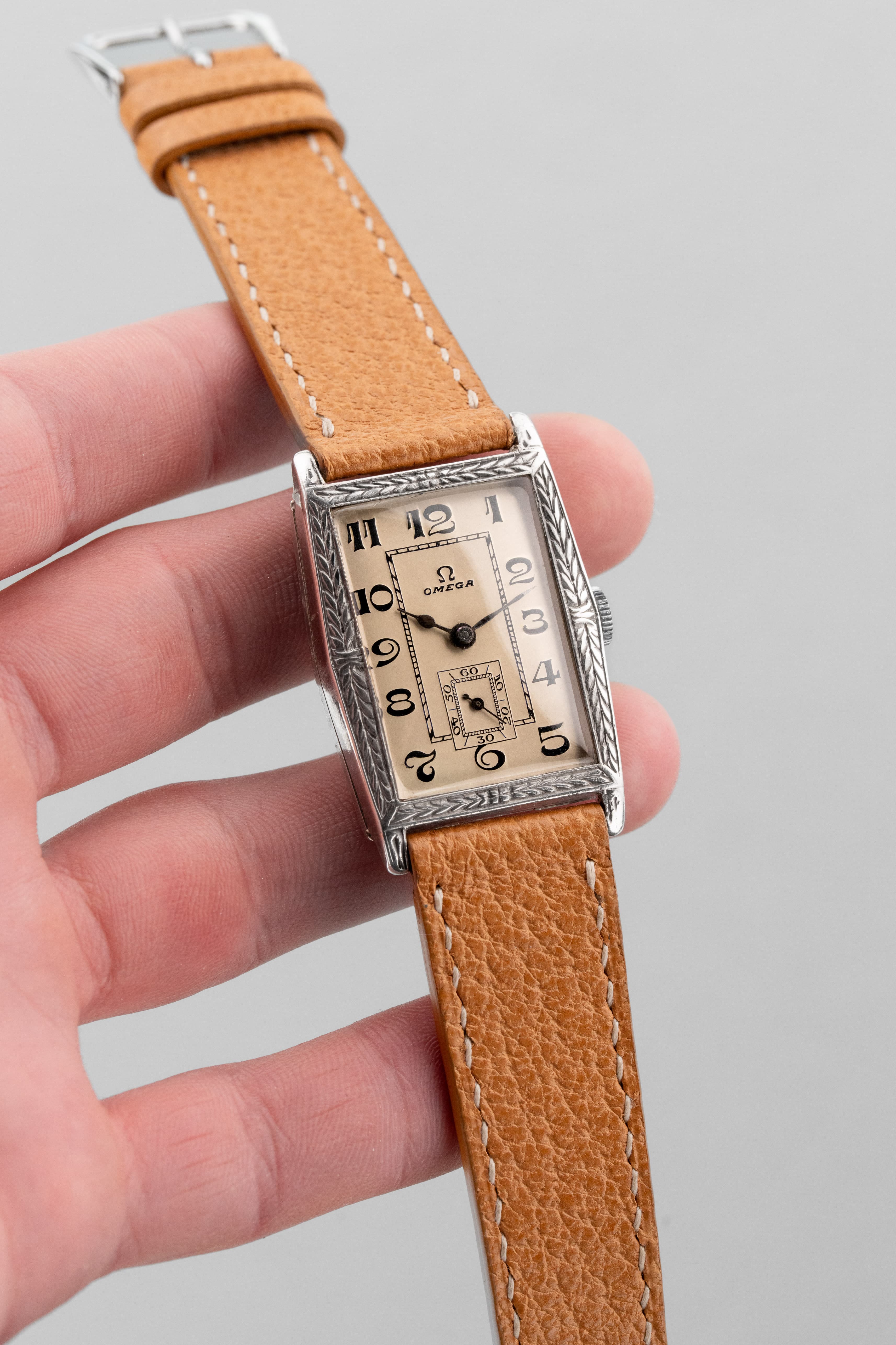 XRCC 卓越罕見 Omega 長方形「Jumbo」銀質腕錶，circa 1929 - 整體圖