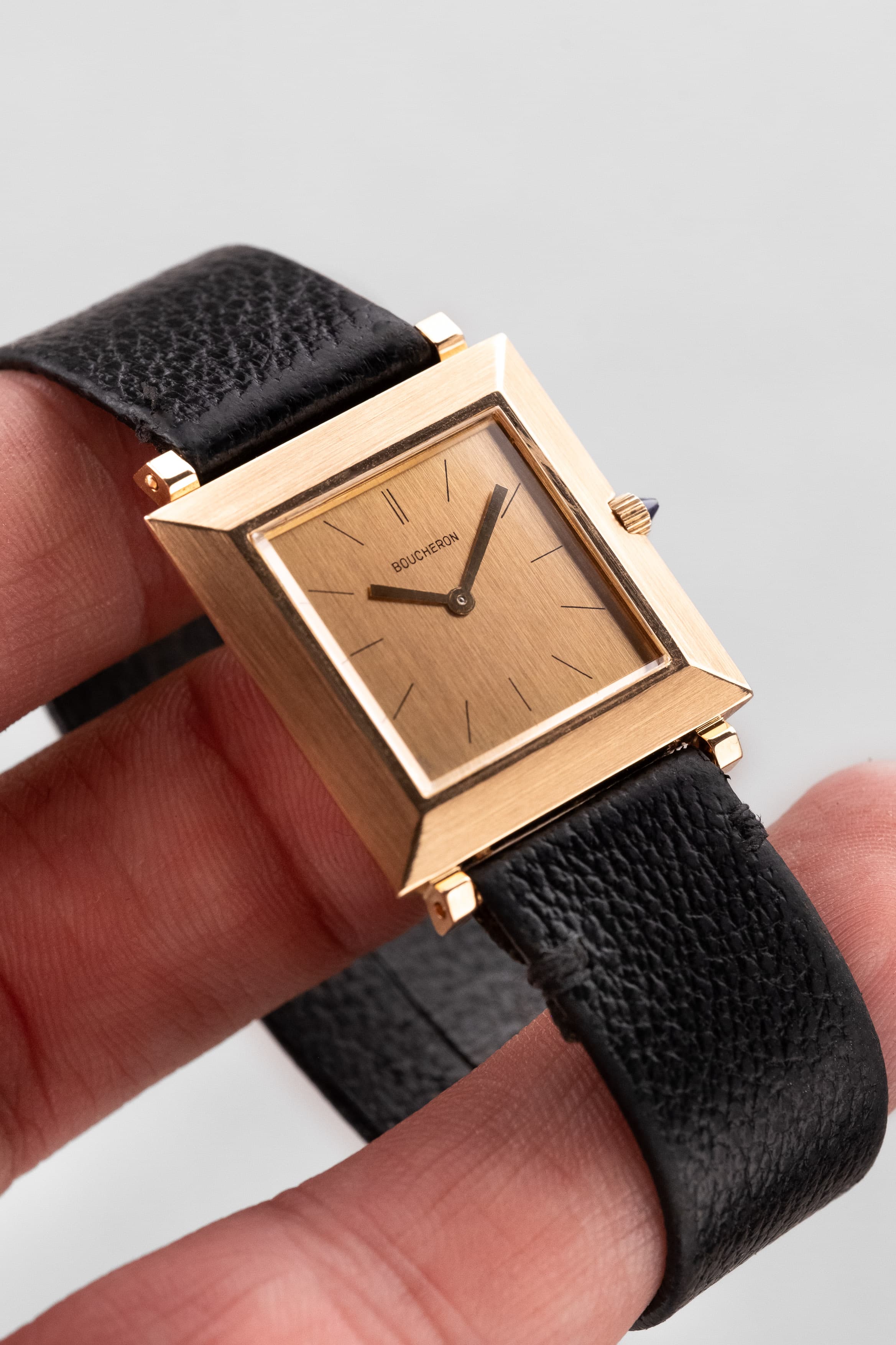 XRWV Élégante Boucheron Carrée Extra-Plate Grande Taille, calibre F. Piguet 21, circa 1960 - Dial