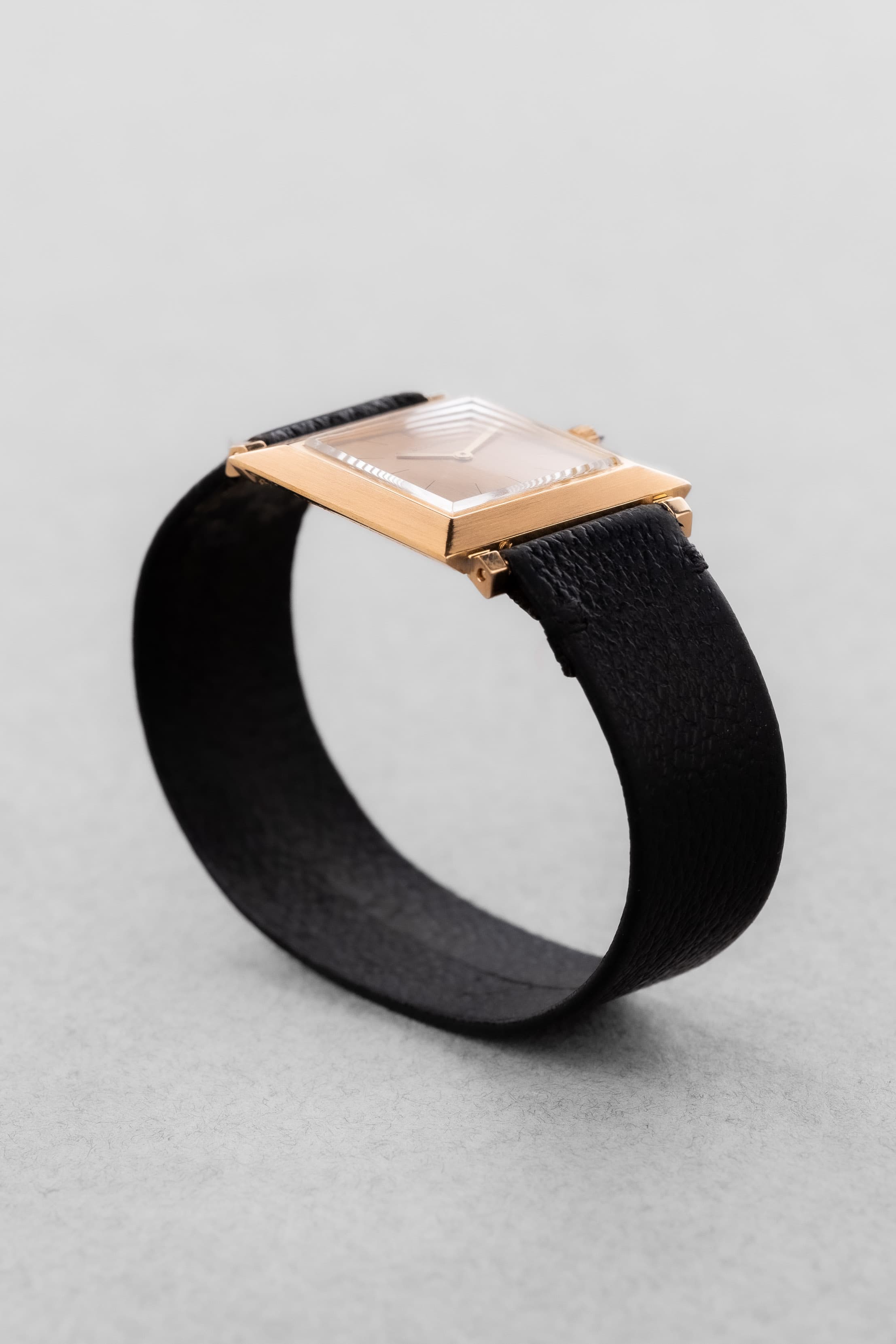 XRWV Élégante Boucheron Carrée Extra-Plate Grande Taille, calibre F. Piguet 21, circa 1960 - Left side