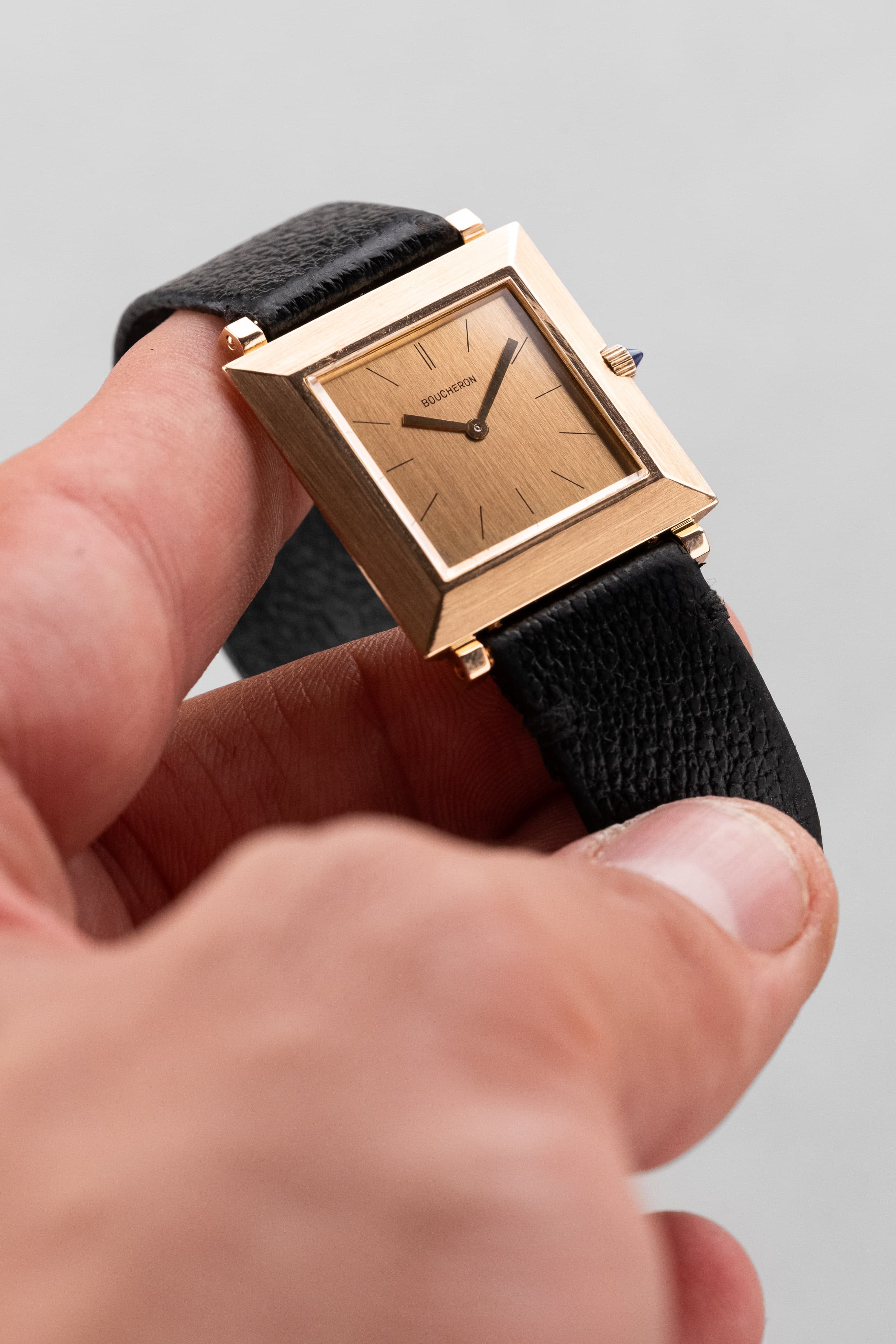 XRWV Élégante Boucheron Carrée Extra-Plate Grande Taille, calibre F. Piguet 21, circa 1960 - Lifestyle