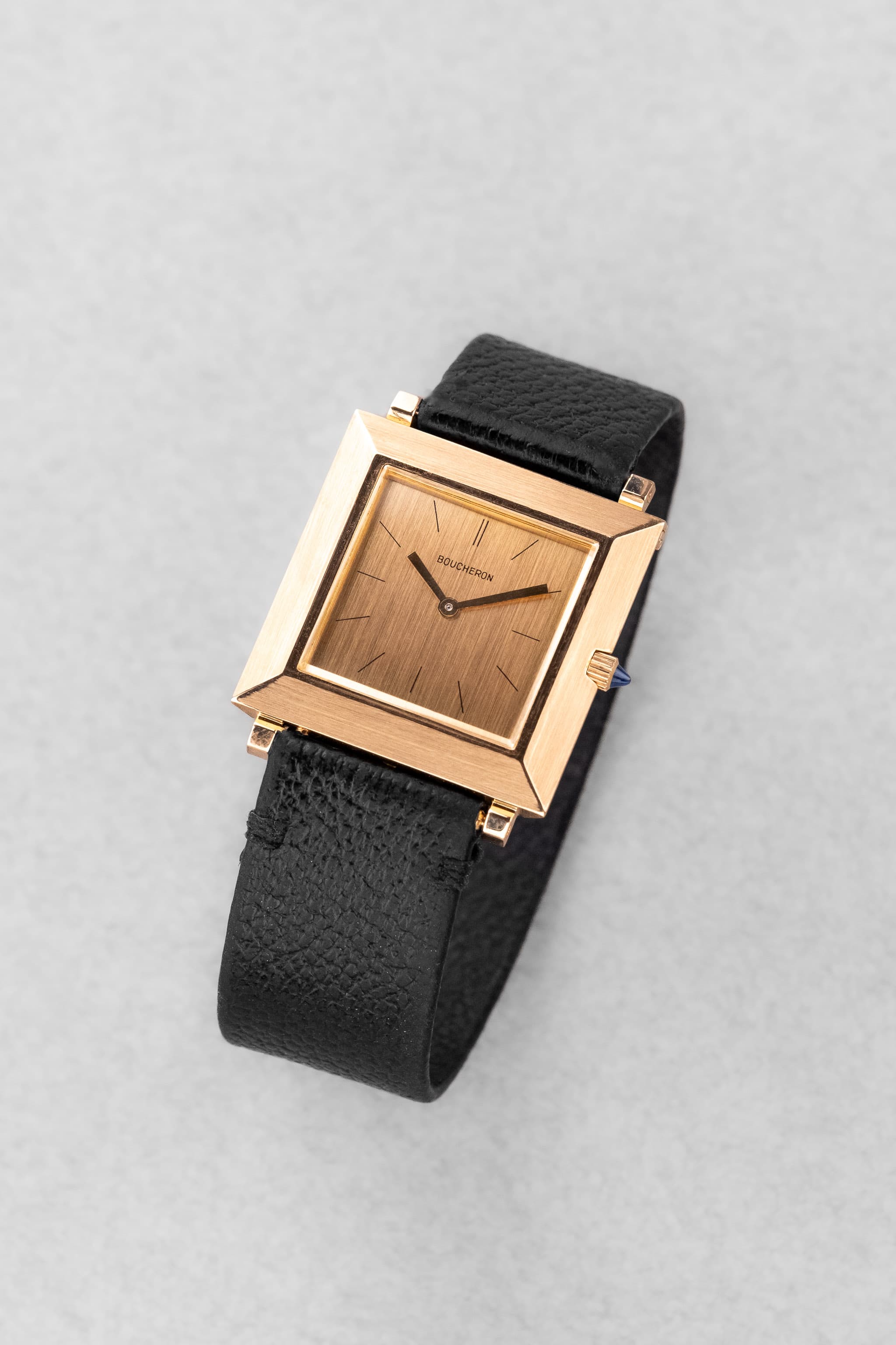 XRWV Élégante Boucheron Carrée Extra-Plate Grande Taille, calibre F. Piguet 21, circa 1960 - Three Quarters