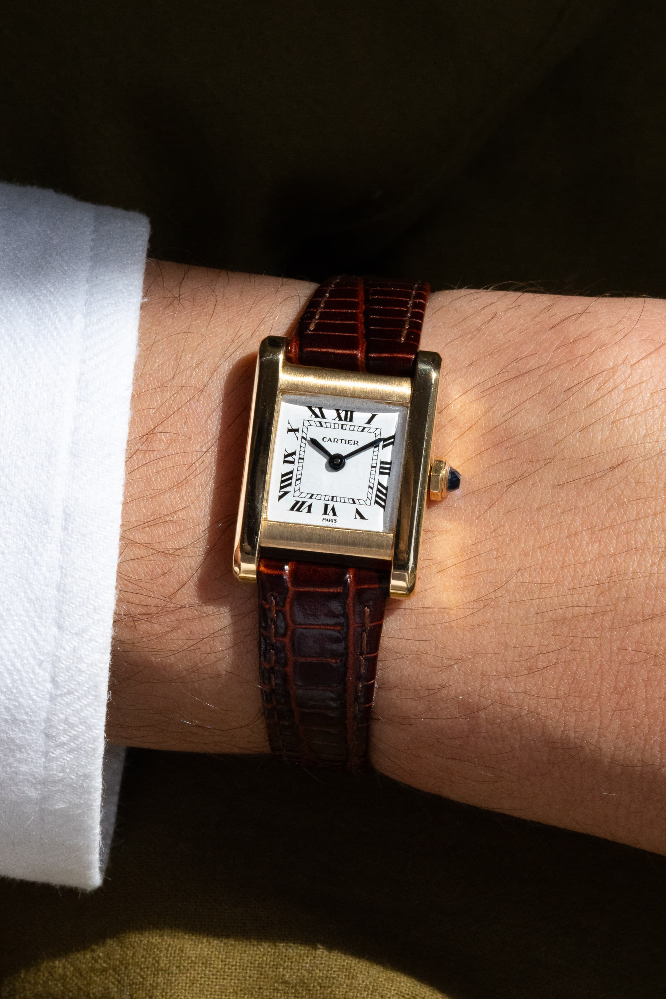 Y2PF Cartier Tank Normale réf. 78093 en or jaune, circa 1975 – Cadran « PARIS » - Wristshot