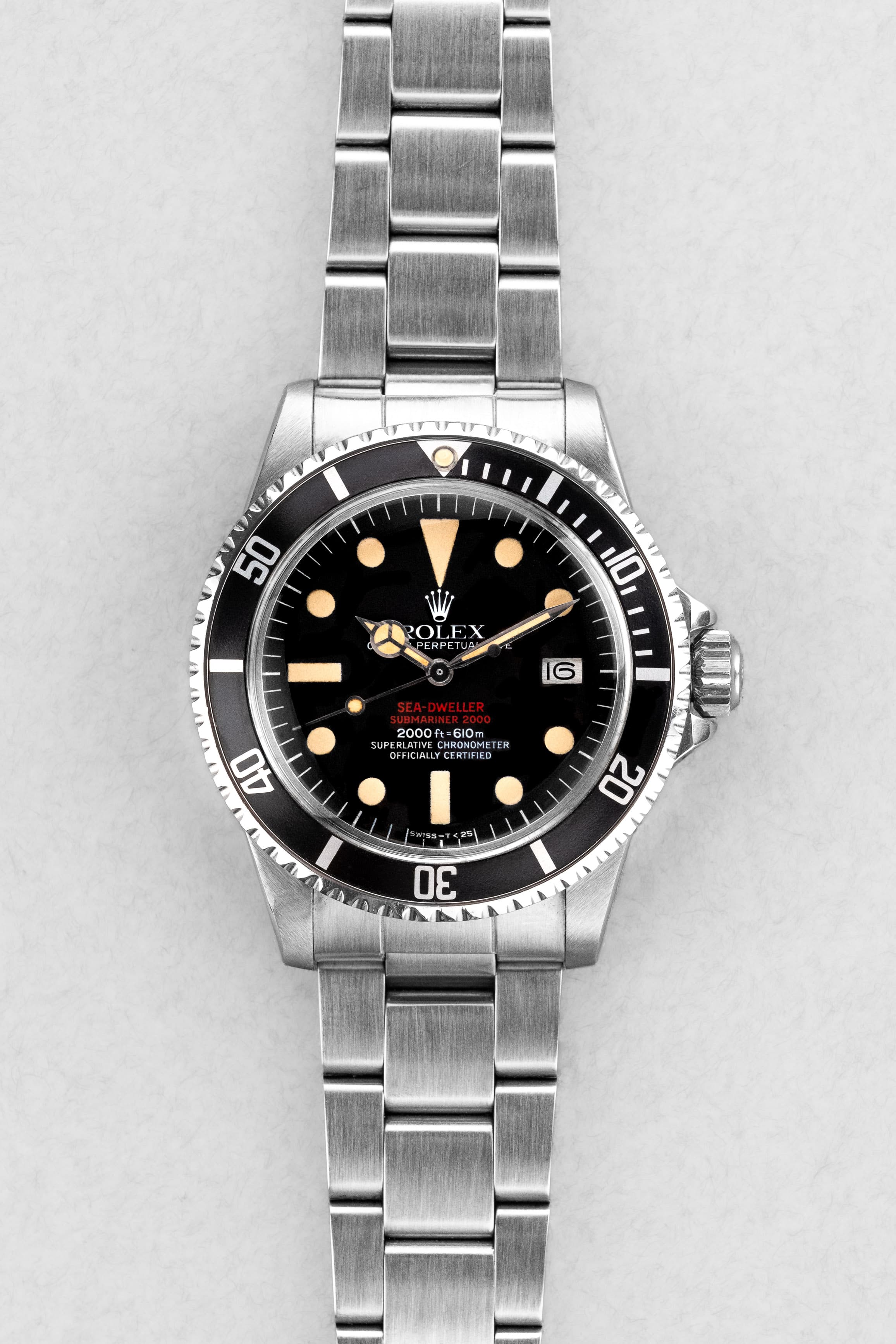 YAFC Superbe Rolex Sea-Dweller réf. 1665 « Double Rouge » Mark IV de 1975 - Front