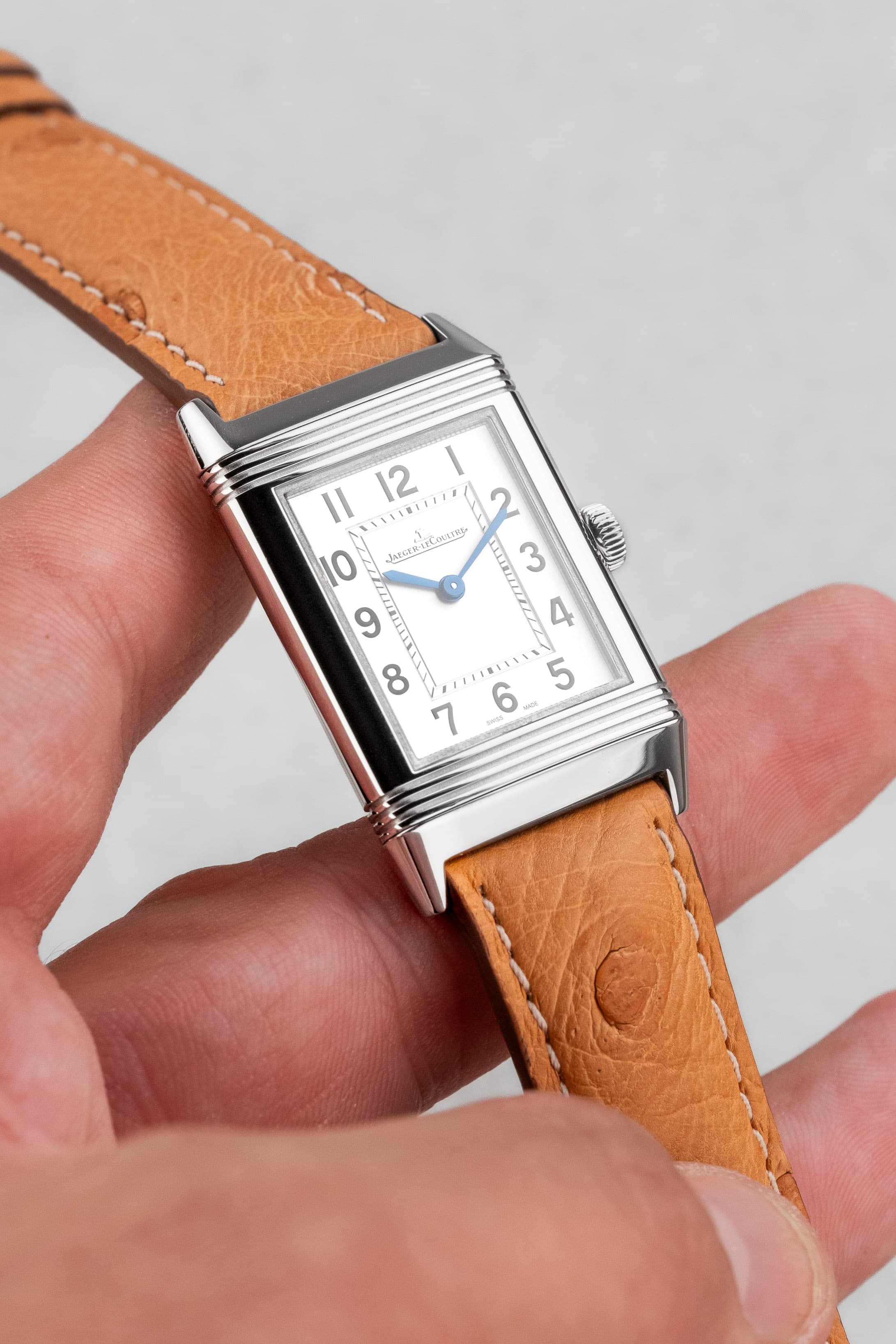 YSBJ Jaeger-LeCoultre Reverso Classique Medium Thin en acier, réf. Q2518540/222.8.47 - Lifestyle
