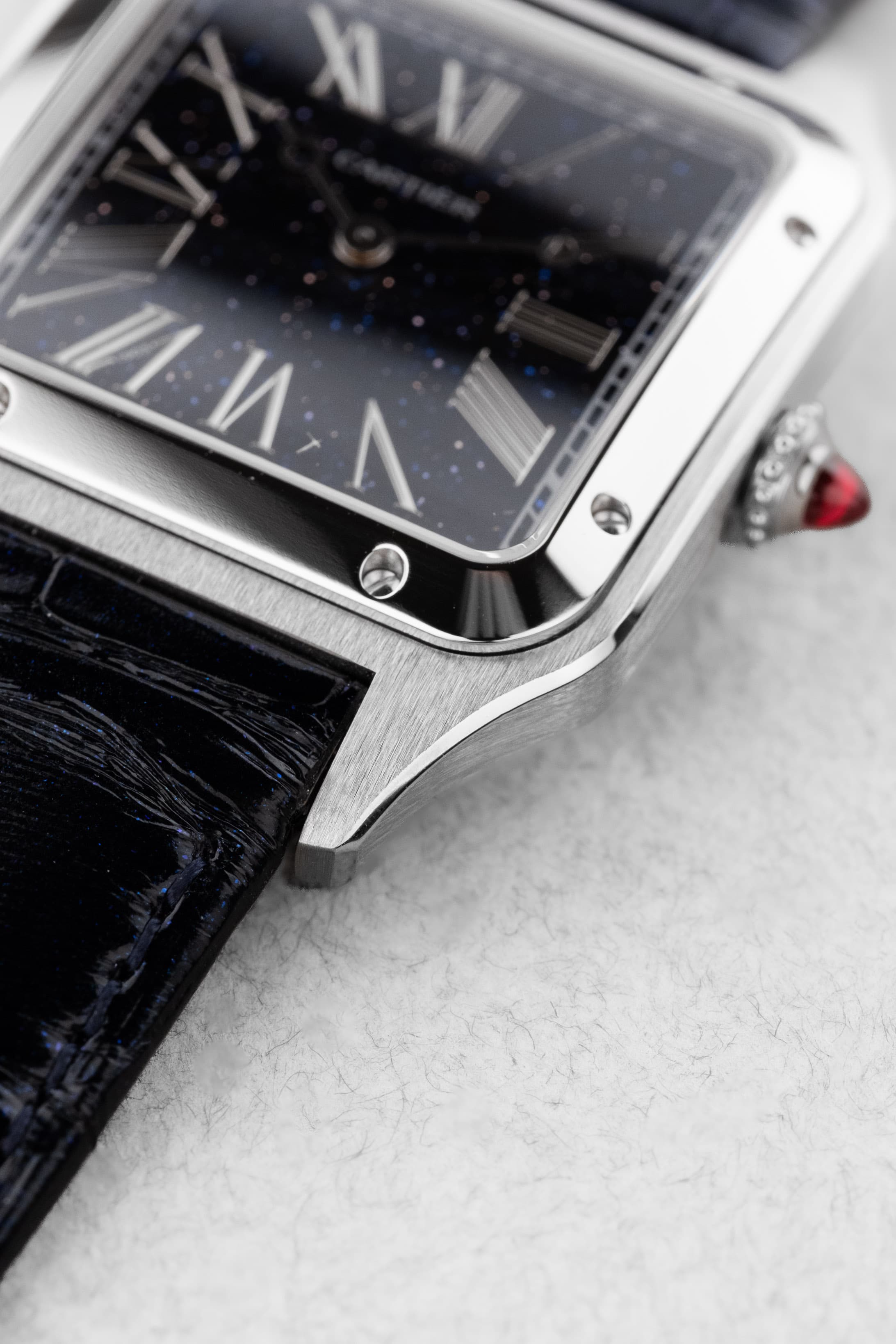 YSVF Cartier Santos-Dumont en Platine et Aventurine bleue, Édition limitée « La Baladeuse », neuve de 2025 - Feature