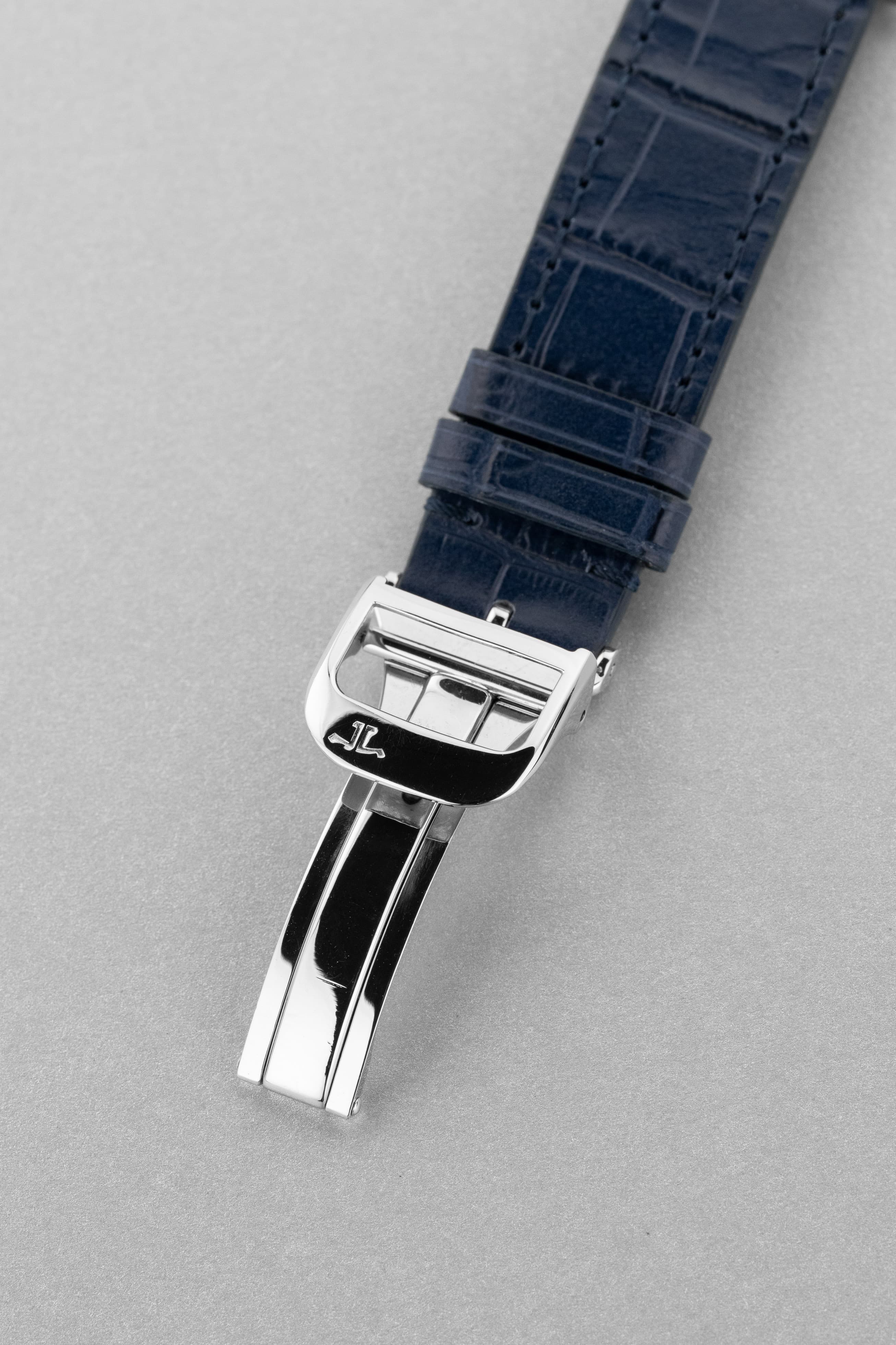 YT6N Jaeger-LeCoultre Reverso «Classique Medium» Quartz из стали, ref. 250.8.08 - Застёжка снаружи