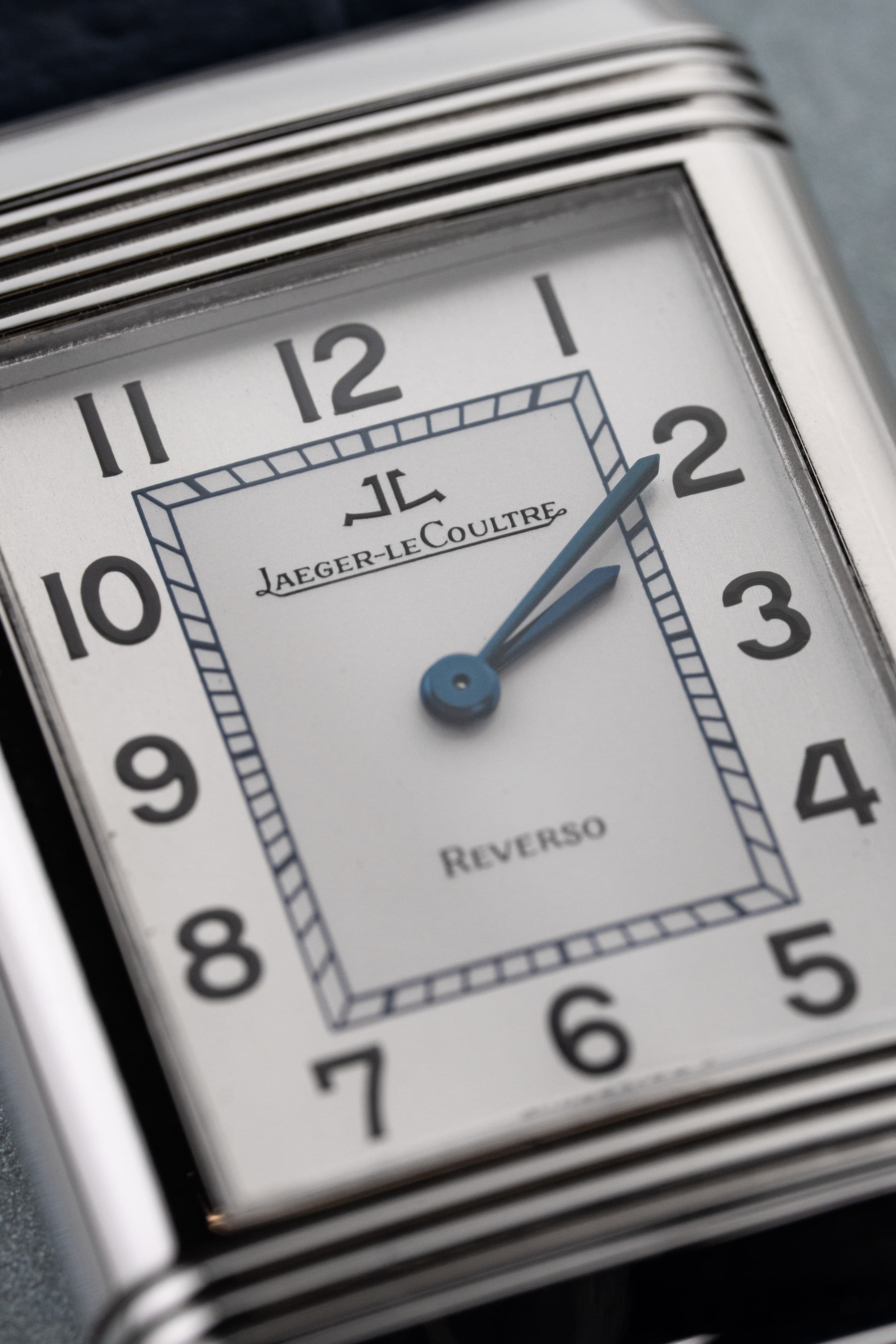 YT6N Jaeger-LeCoultre Reverso «Classique Medium» Quartz из стали, ref. 250.8.08 - Циферблат