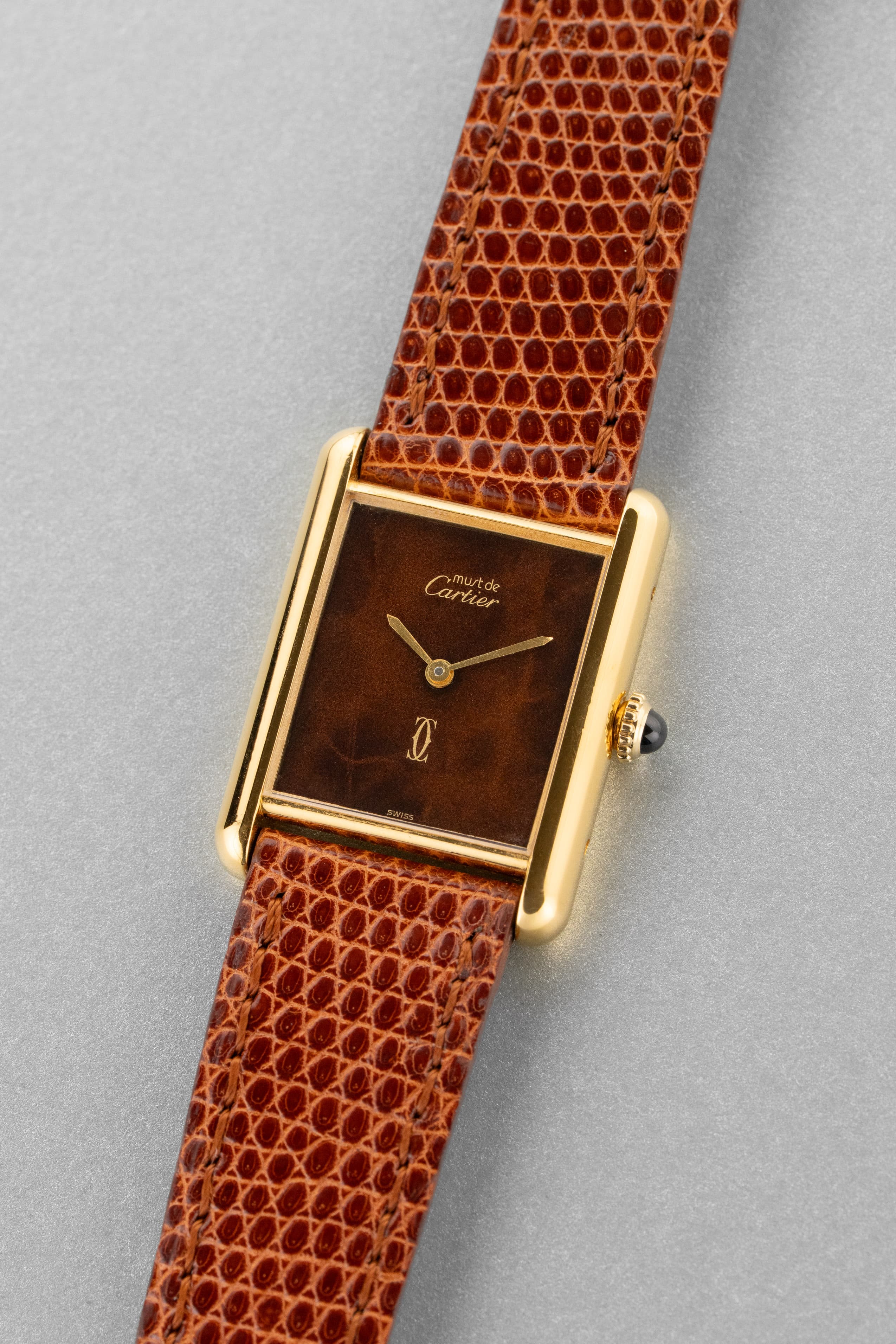 YX8X Cartier Tank Must Mécanique GM 6 « Wood/Turtle/Tortoiseshell Dial » - Three Quarters