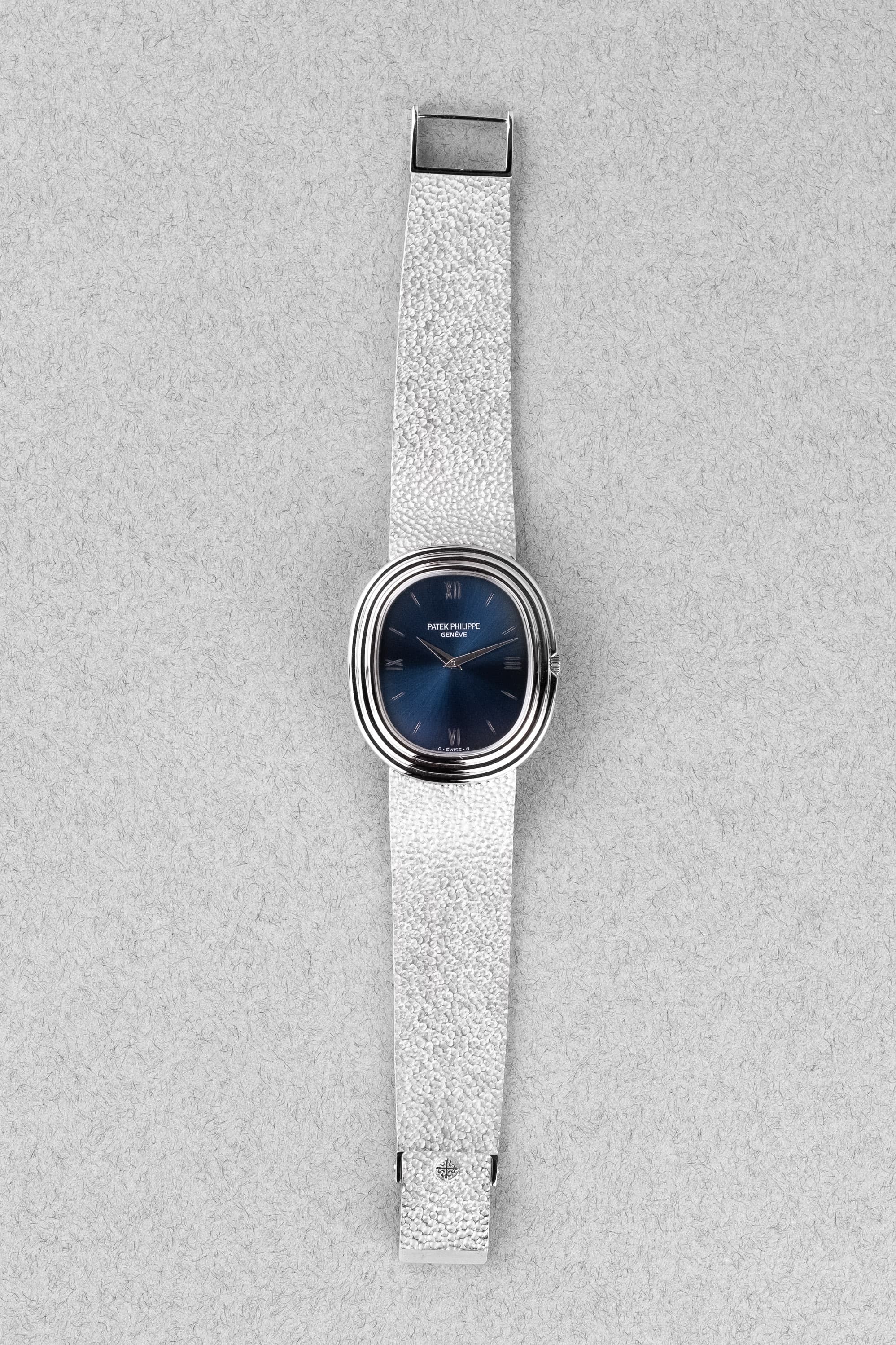 ZY8M Exceptionnelle Patek Philippe Ellipse d'Or 3634 en or blanc - Overview