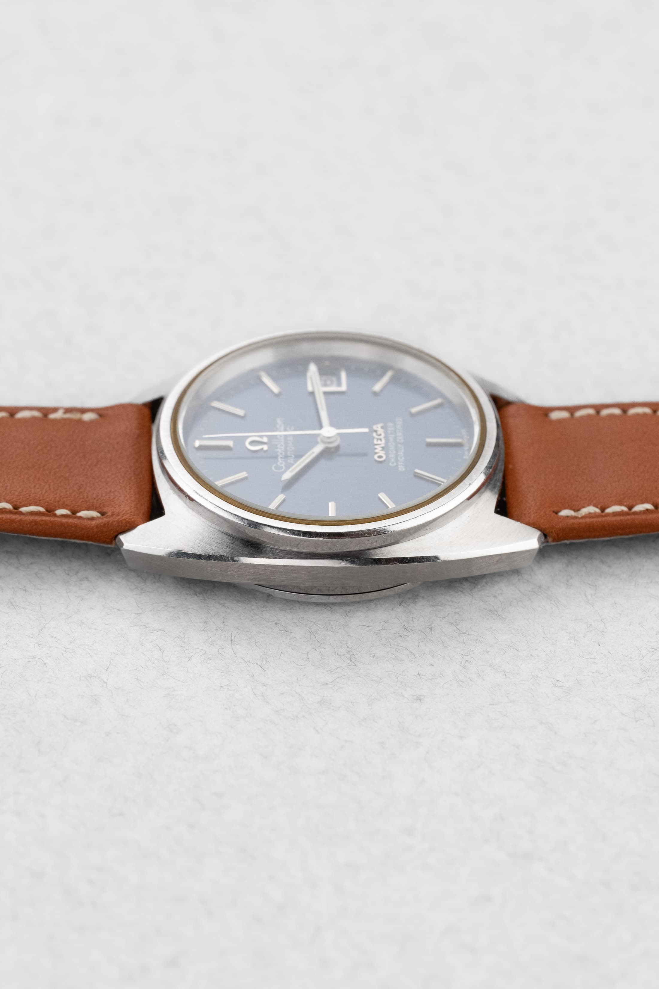 8ZBR Omega Constellation « C-Shape » ST 168.0056 de 1973 - Left side