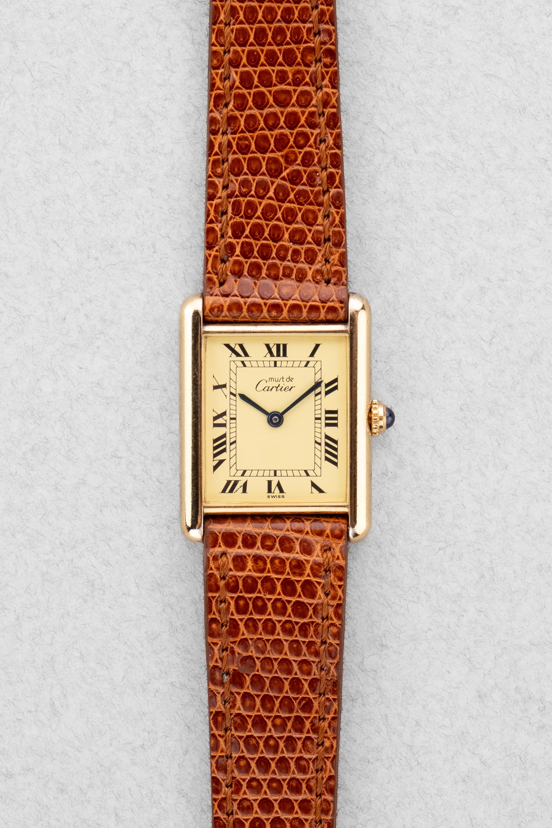 YM2B Cartier Tank Must Quartz GM 5 « Cream/Ivory Roman Dial », circa 1990 - Front