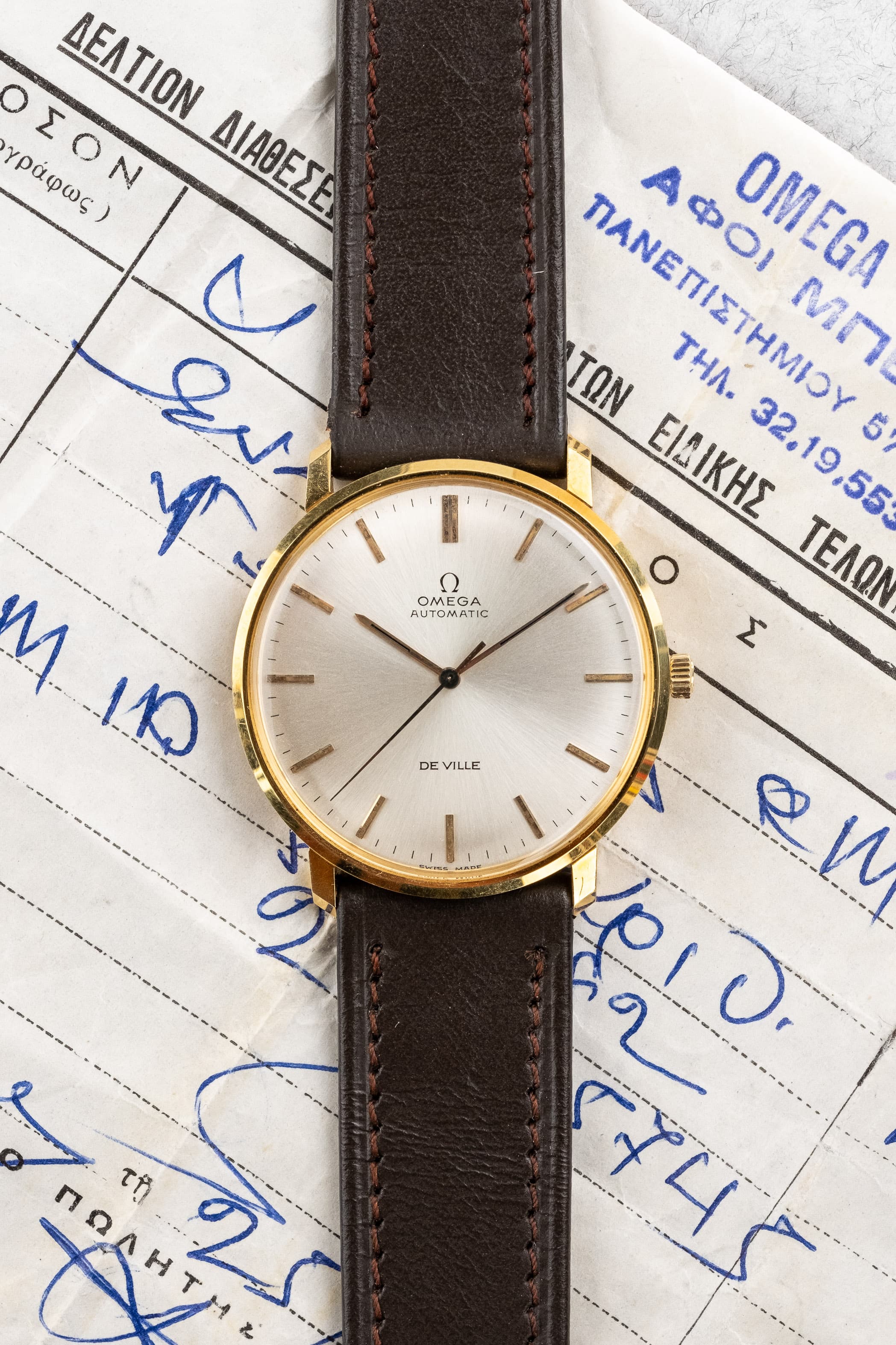 L6DP Omega De Ville Automatic réf. 161.024 en or jaune 18 carats de 1968 – NOS + Facture d'origine - Overview