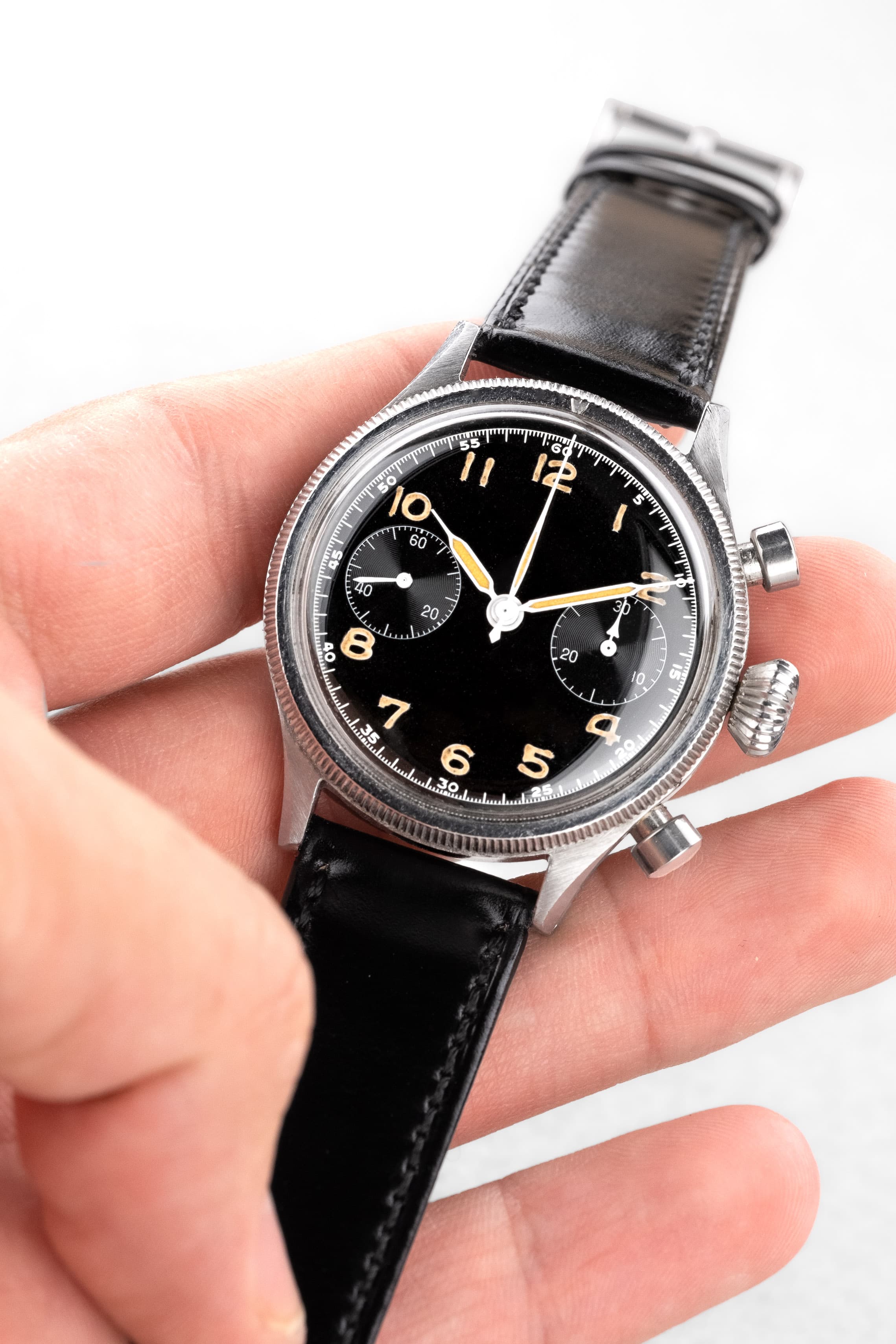 P4P7 Exceptionnel chronographe Breguet Type 20 militaire 5101/54 de 1ère génération, cadran « Glossy Gilt »/Laqué, livré au Ministère de l'Air en 1956 - Lifestyle